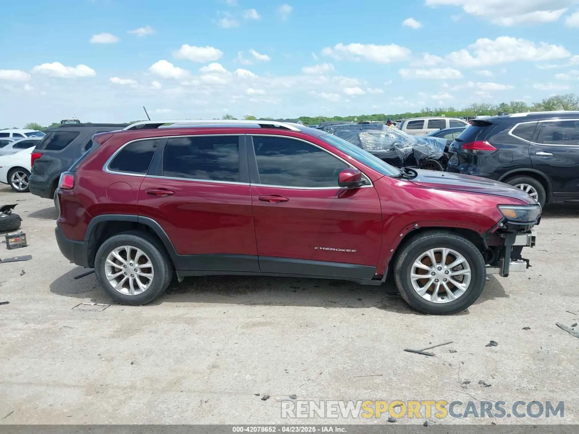 13 Photograph of a damaged car 1C4PJLCBXKD439700 JEEP CHEROKEE 2019