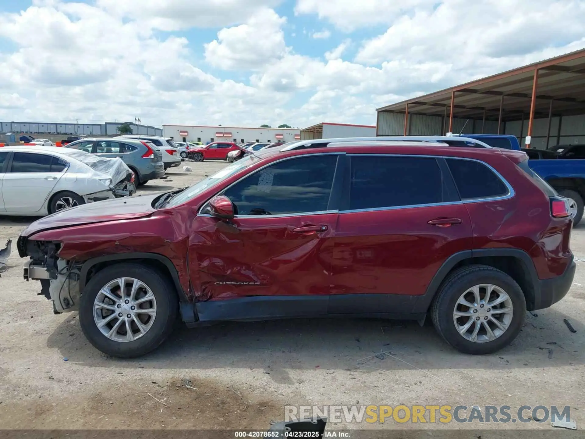 14 Photograph of a damaged car 1C4PJLCBXKD439700 JEEP CHEROKEE 2019