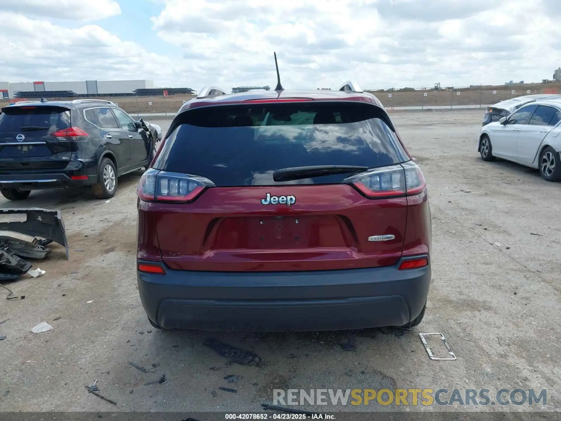 16 Photograph of a damaged car 1C4PJLCBXKD439700 JEEP CHEROKEE 2019