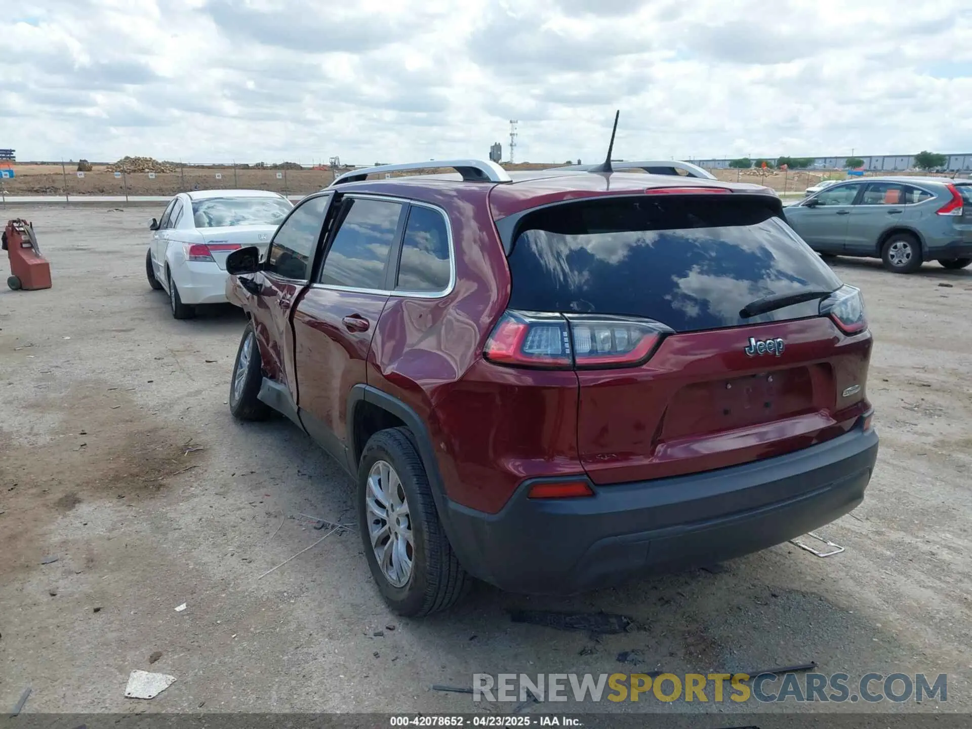 3 Photograph of a damaged car 1C4PJLCBXKD439700 JEEP CHEROKEE 2019