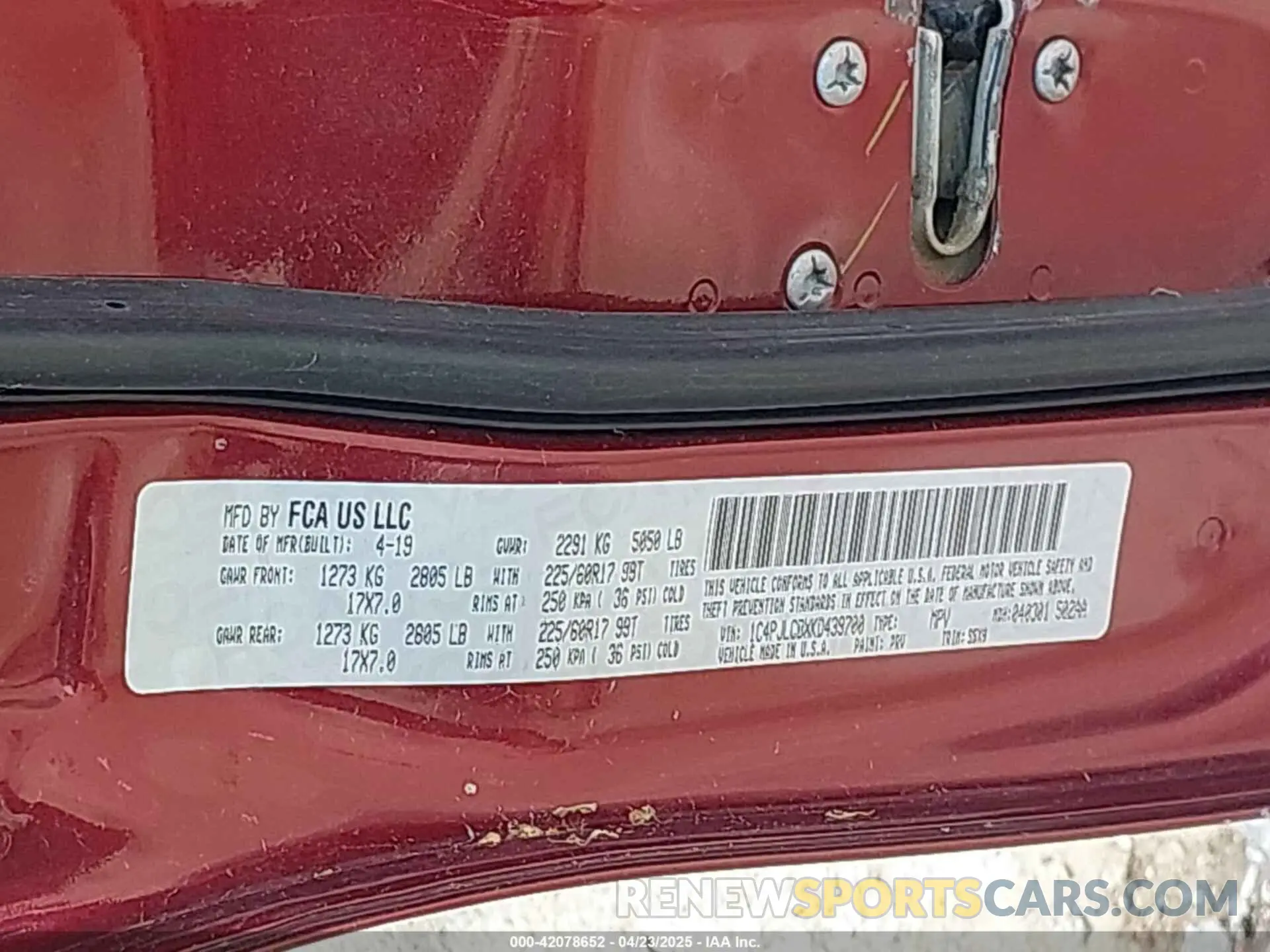 9 Photograph of a damaged car 1C4PJLCBXKD439700 JEEP CHEROKEE 2019