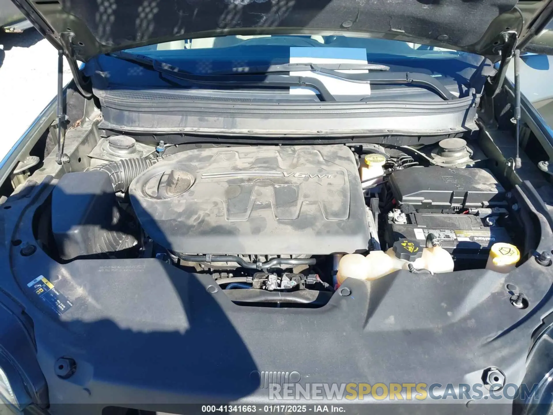 10 Photograph of a damaged car 1C4PJLCX1KD120603 JEEP CHEROKEE 2019