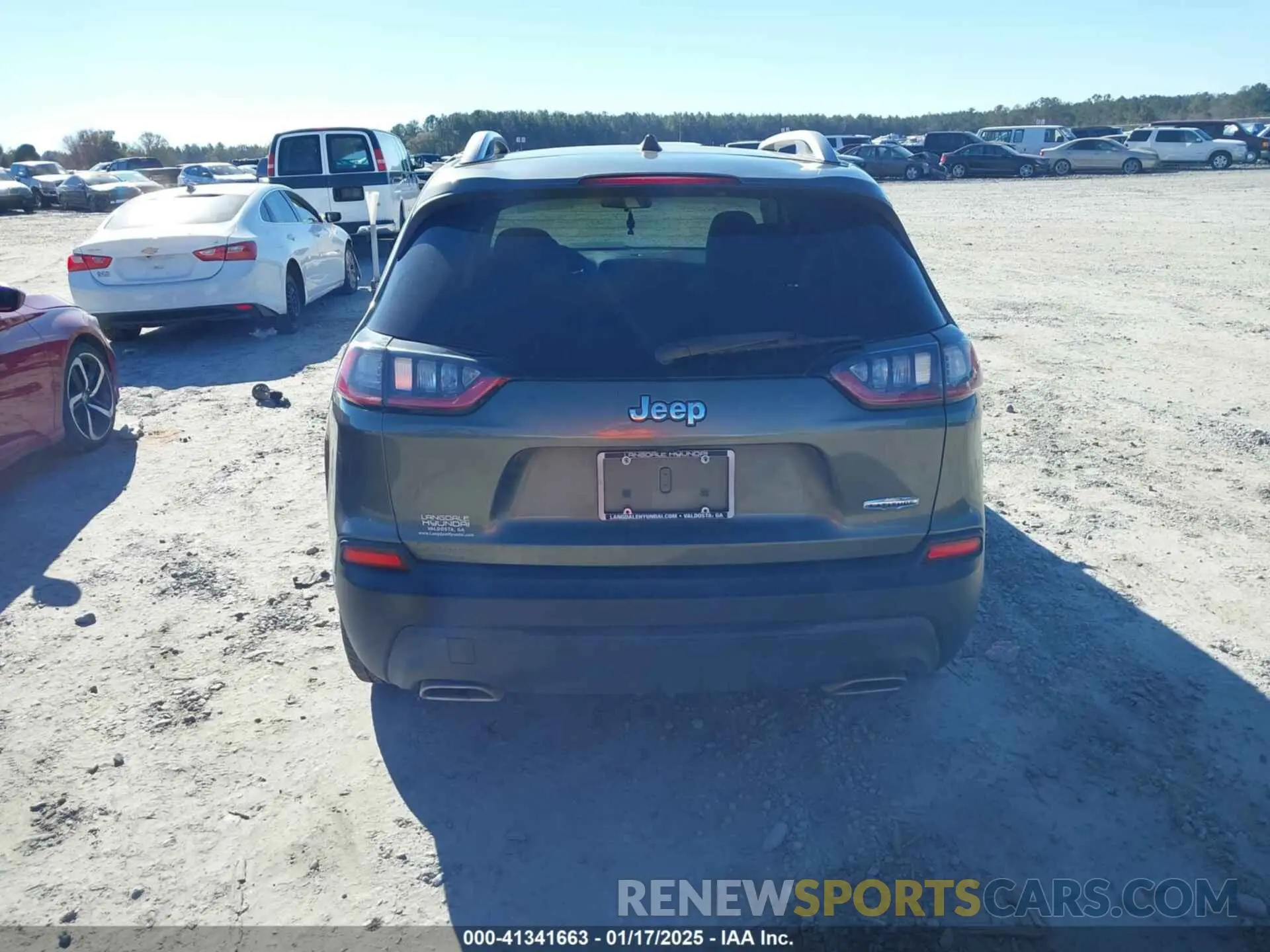 16 Photograph of a damaged car 1C4PJLCX1KD120603 JEEP CHEROKEE 2019