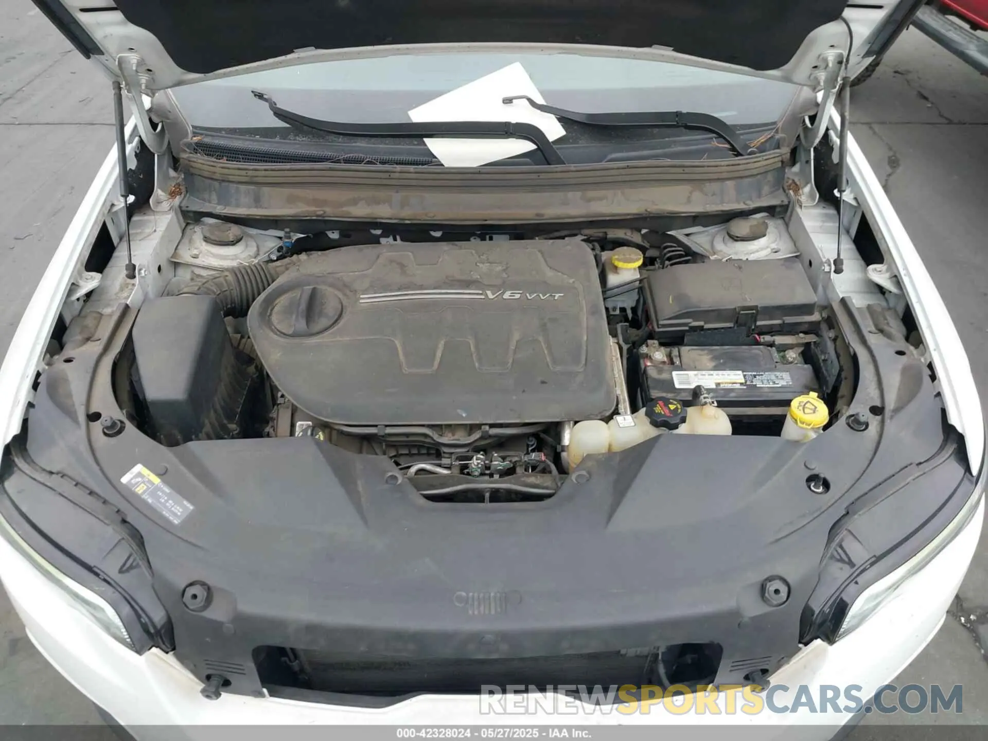 10 Photograph of a damaged car 1C4PJLCX9KD377430 JEEP CHEROKEE 2019