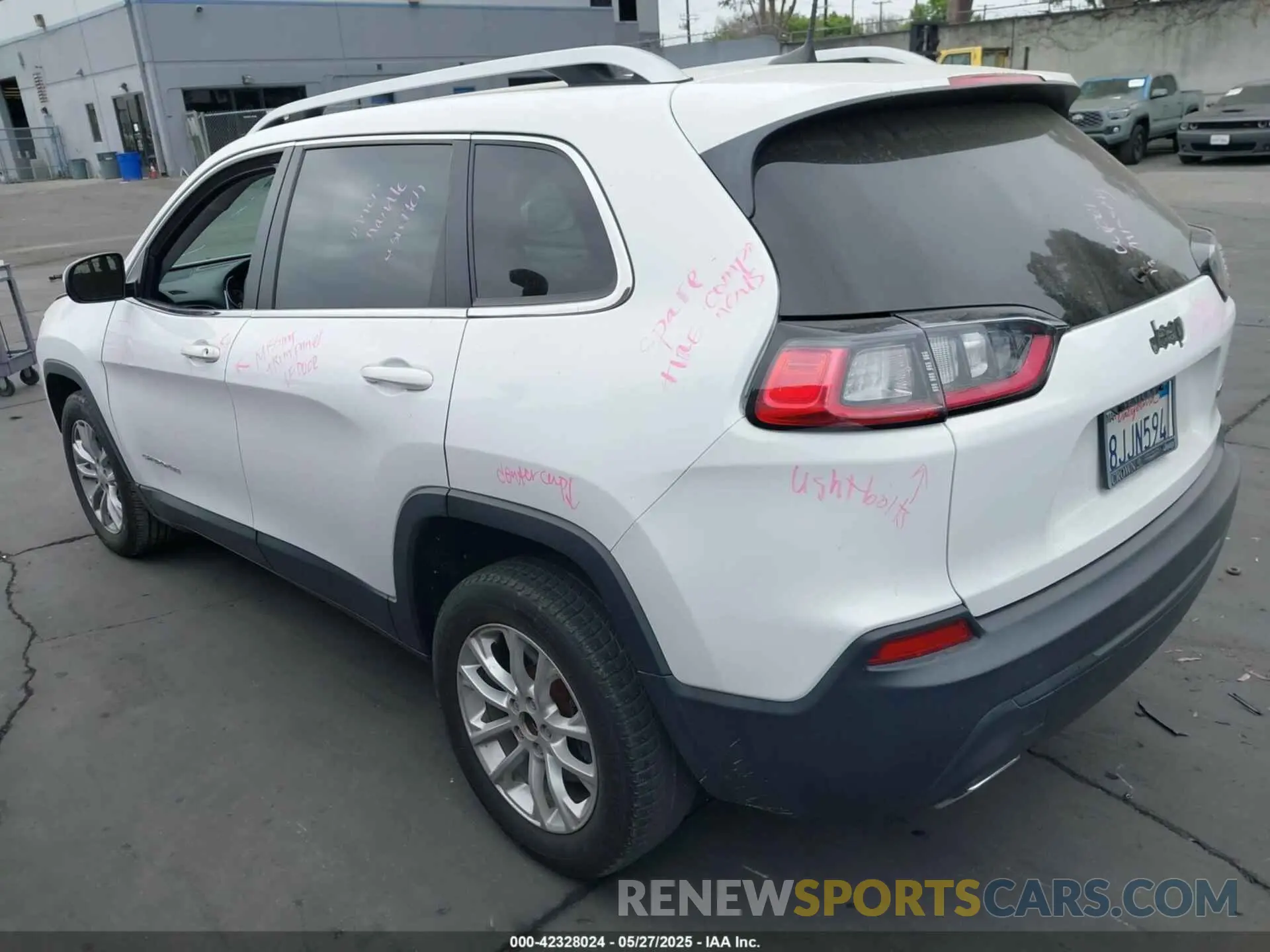 3 Photograph of a damaged car 1C4PJLCX9KD377430 JEEP CHEROKEE 2019