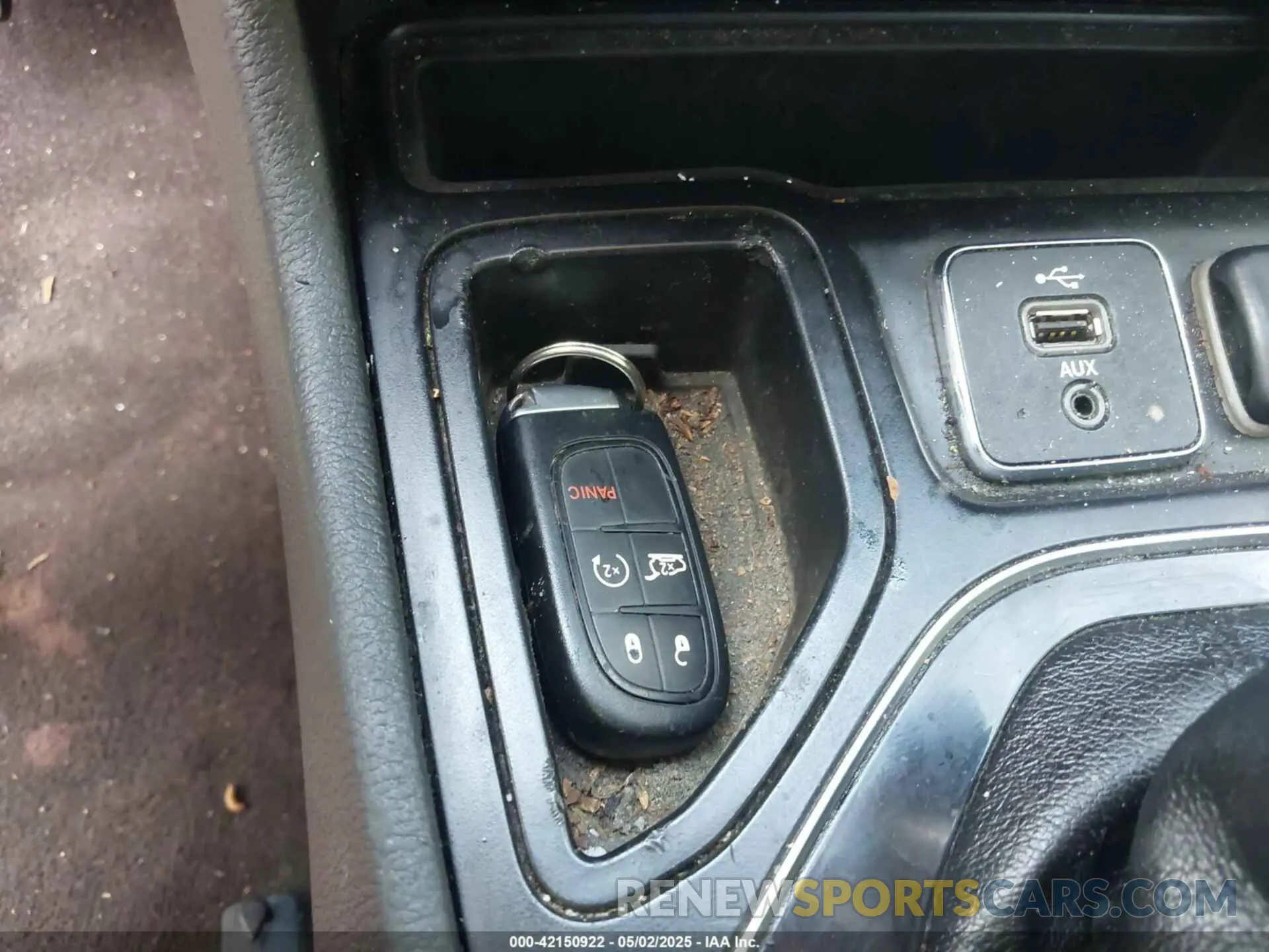 11 Photograph of a damaged car 1C4PJLDB0KD233056 JEEP CHEROKEE 2019