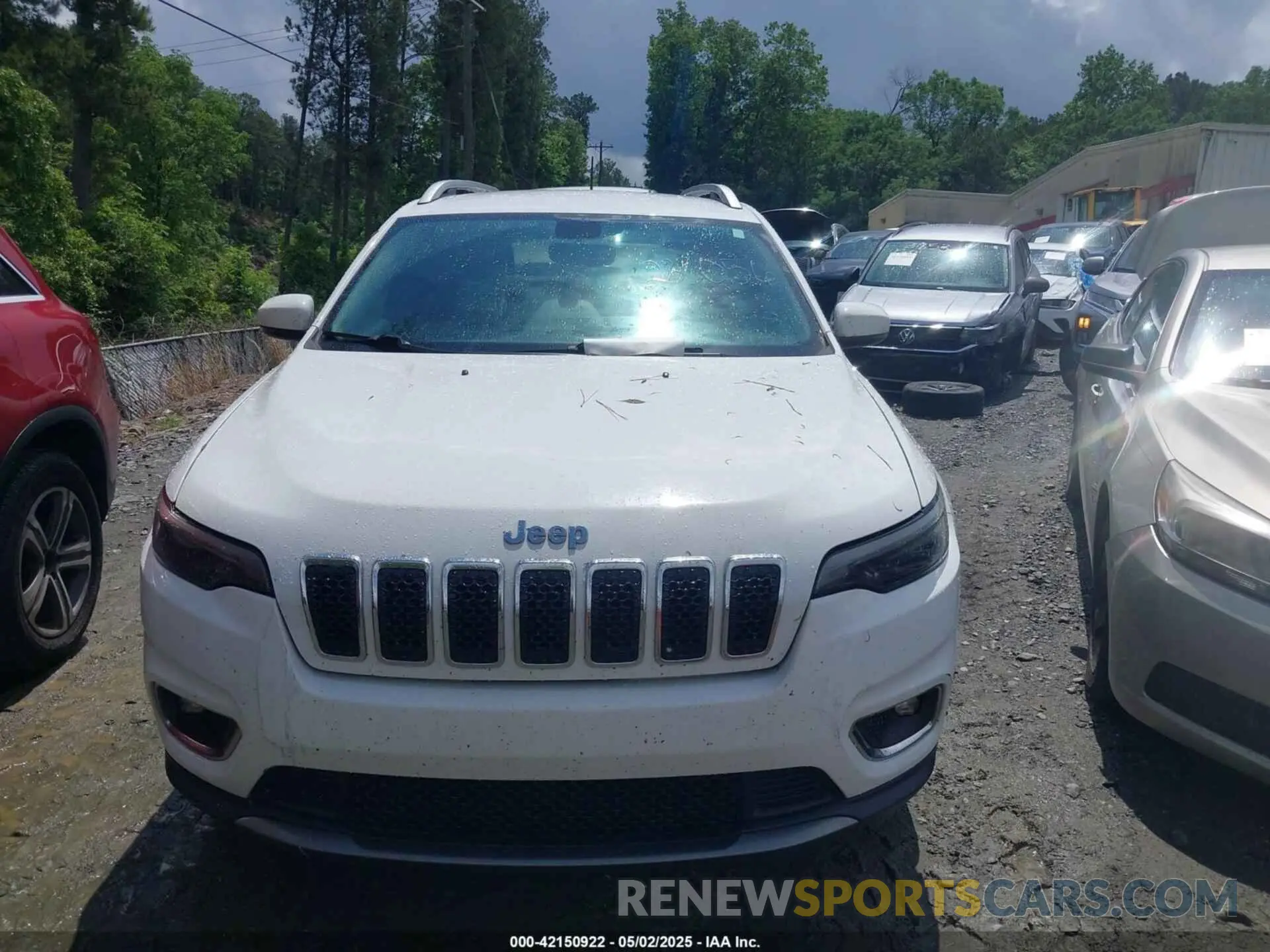 12 Photograph of a damaged car 1C4PJLDB0KD233056 JEEP CHEROKEE 2019
