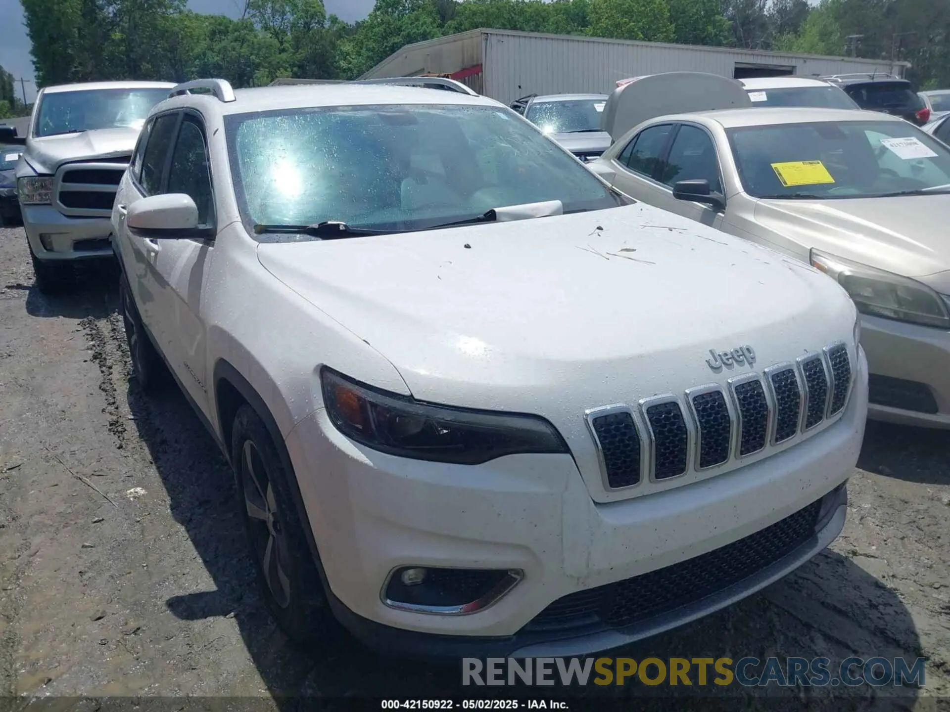 13 Photograph of a damaged car 1C4PJLDB0KD233056 JEEP CHEROKEE 2019