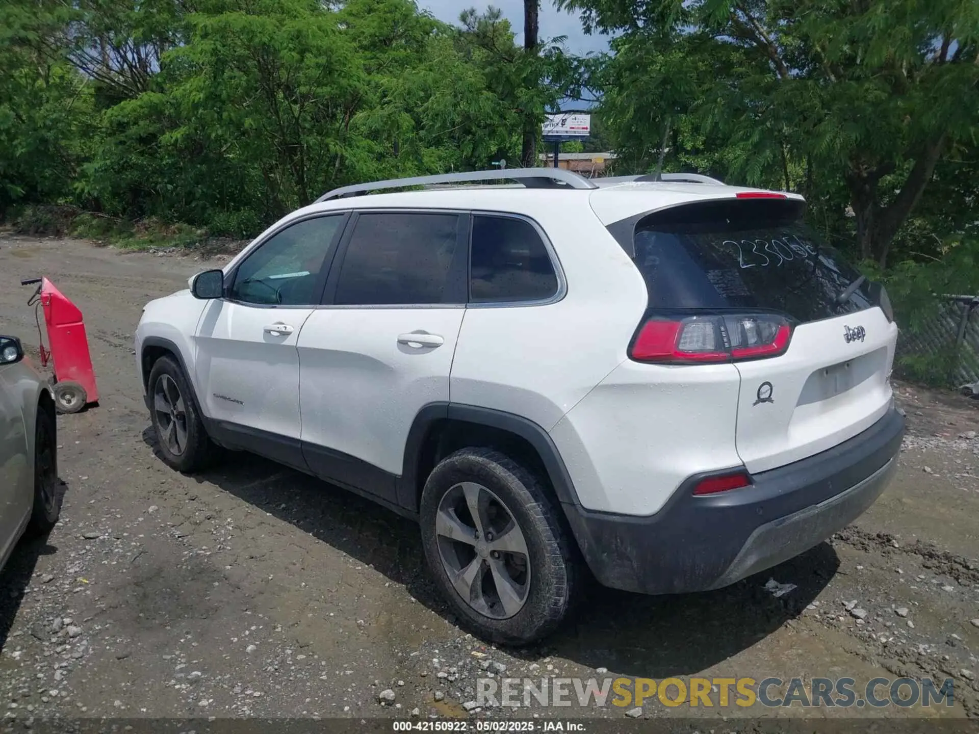 14 Photograph of a damaged car 1C4PJLDB0KD233056 JEEP CHEROKEE 2019