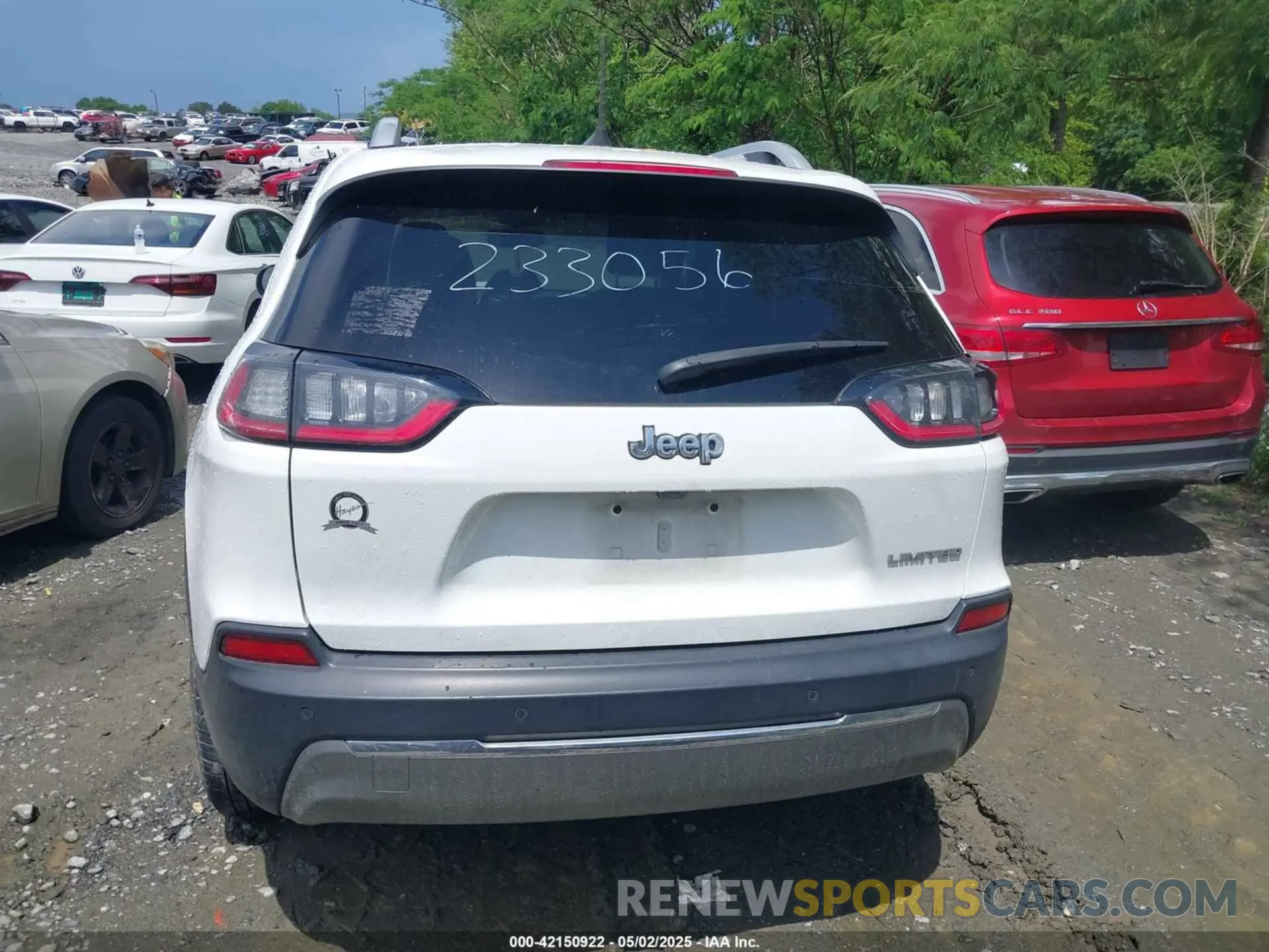 16 Photograph of a damaged car 1C4PJLDB0KD233056 JEEP CHEROKEE 2019