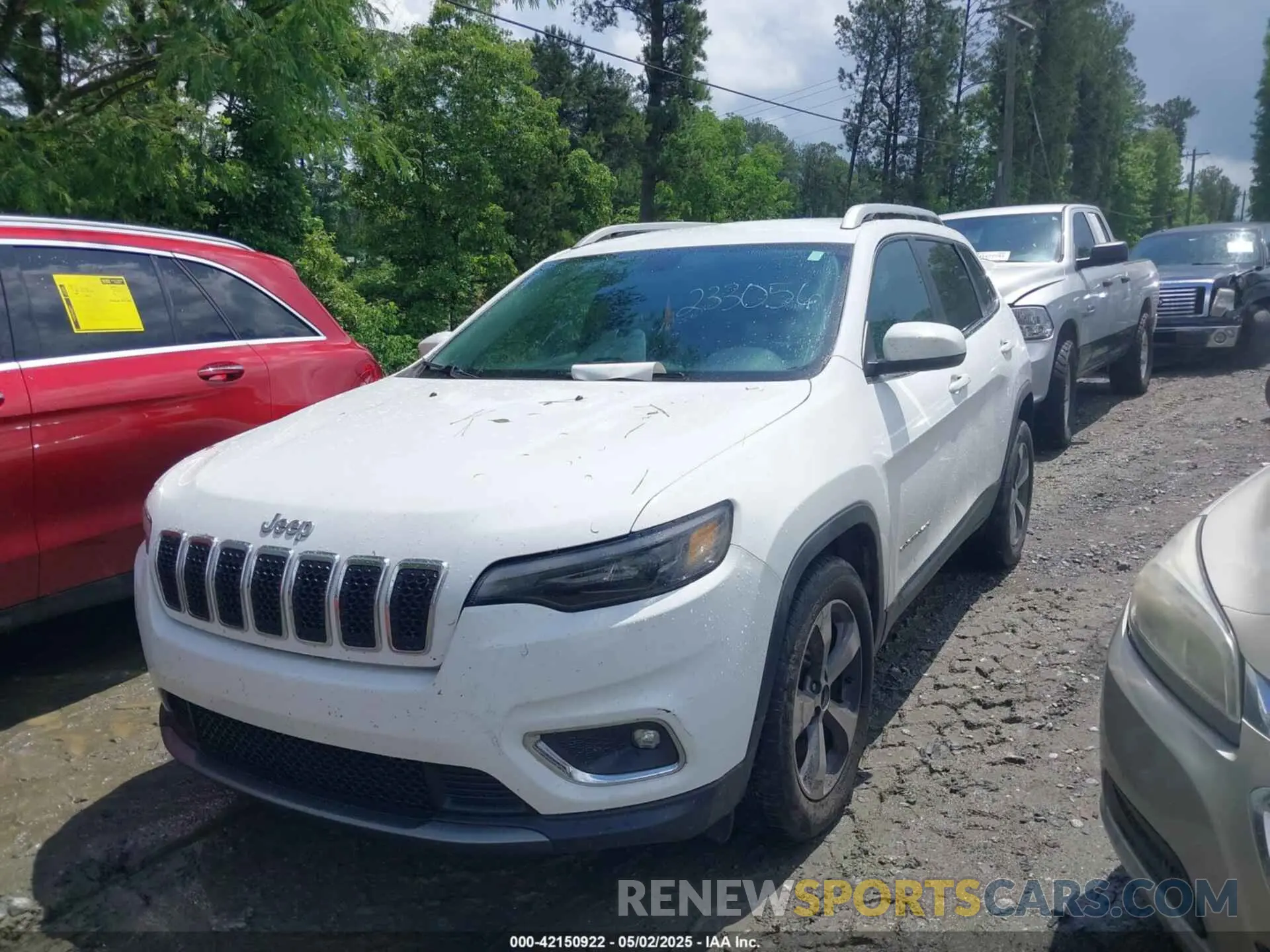 2 Photograph of a damaged car 1C4PJLDB0KD233056 JEEP CHEROKEE 2019