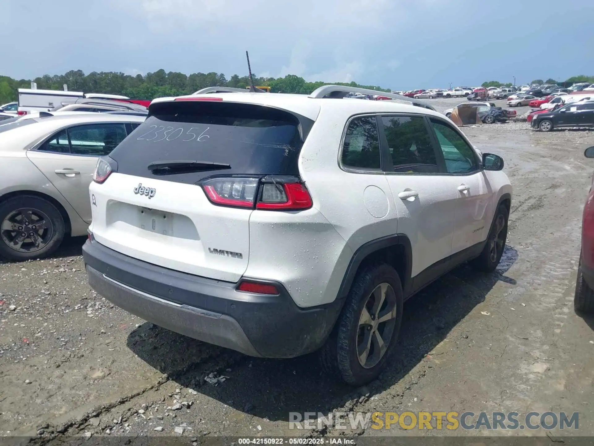 4 Photograph of a damaged car 1C4PJLDB0KD233056 JEEP CHEROKEE 2019