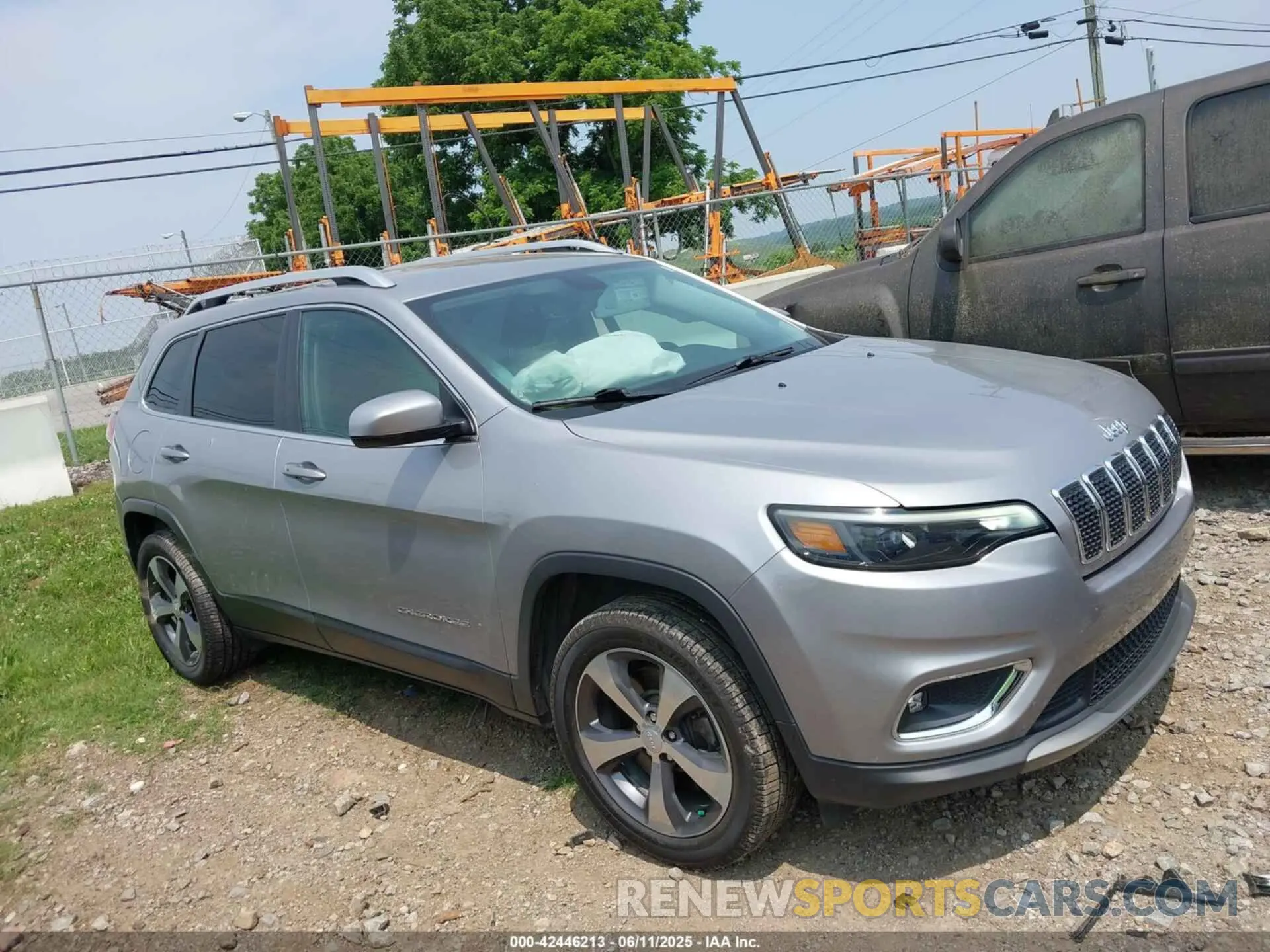13 Photograph of a damaged car 1C4PJLDB0KD396631 JEEP CHEROKEE 2019