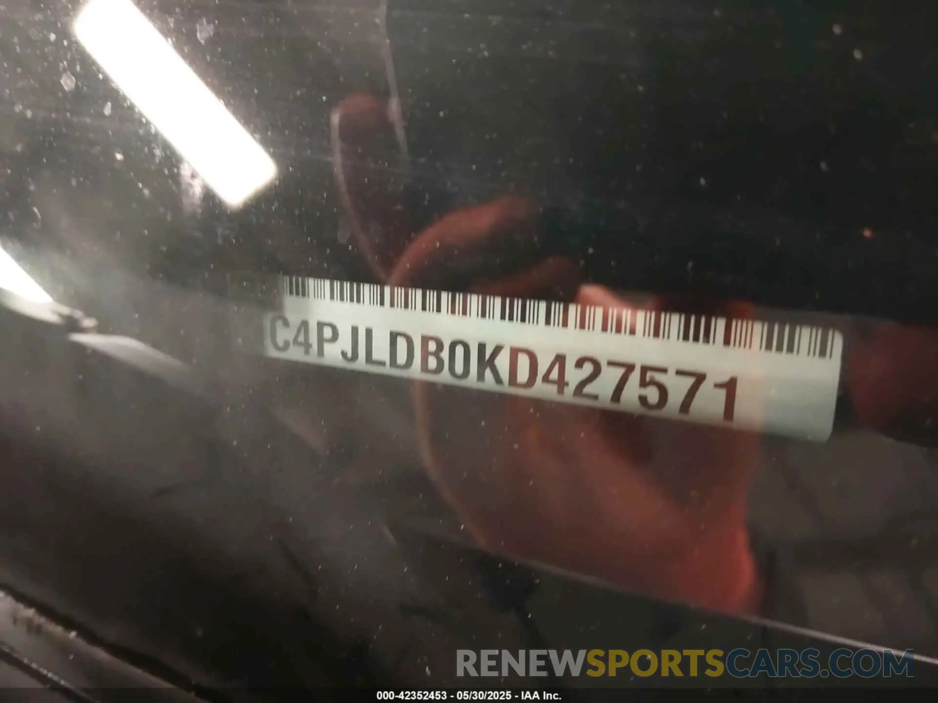 17 Photograph of a damaged car 1C4PJLDB0KD427571 JEEP CHEROKEE 2019