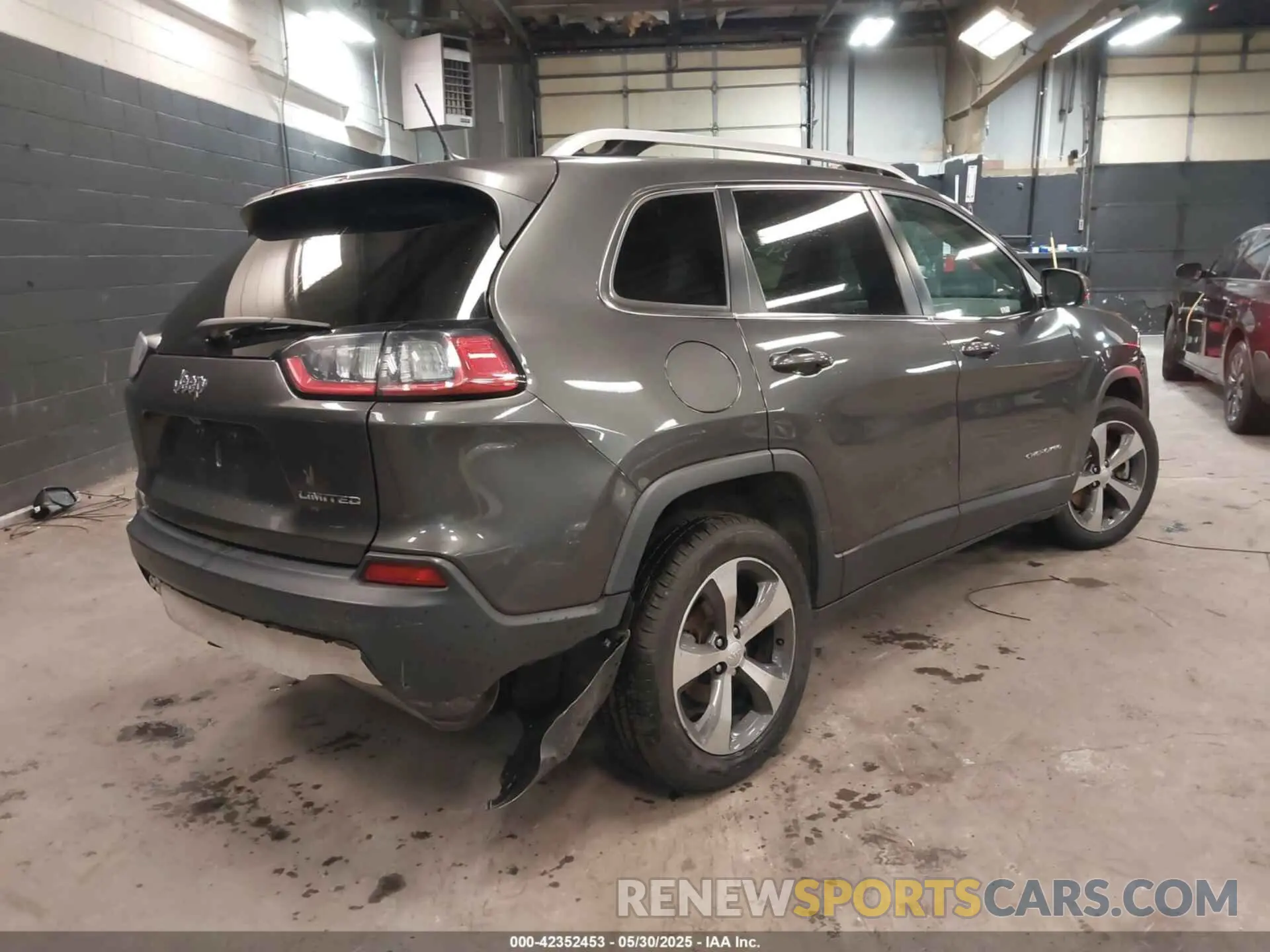 4 Photograph of a damaged car 1C4PJLDB0KD427571 JEEP CHEROKEE 2019
