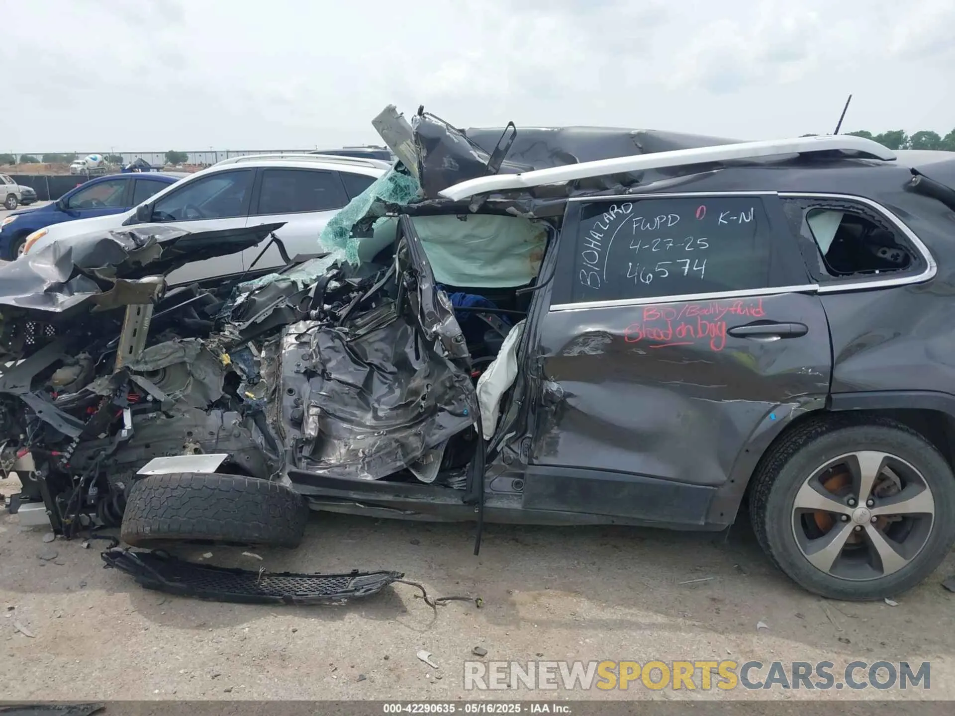 14 Photograph of a damaged car 1C4PJLDB0KD487950 JEEP CHEROKEE 2019