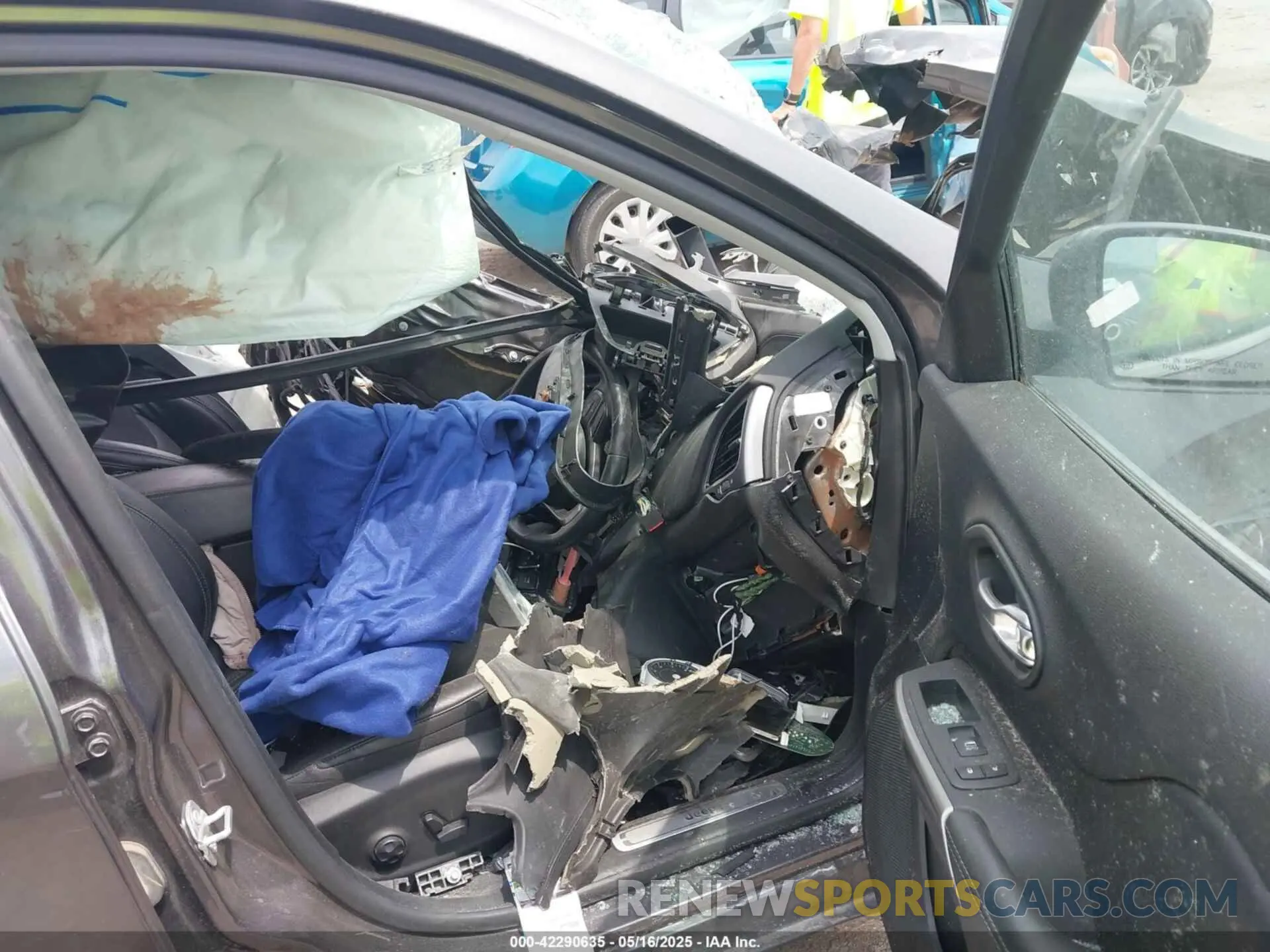 5 Photograph of a damaged car 1C4PJLDB0KD487950 JEEP CHEROKEE 2019