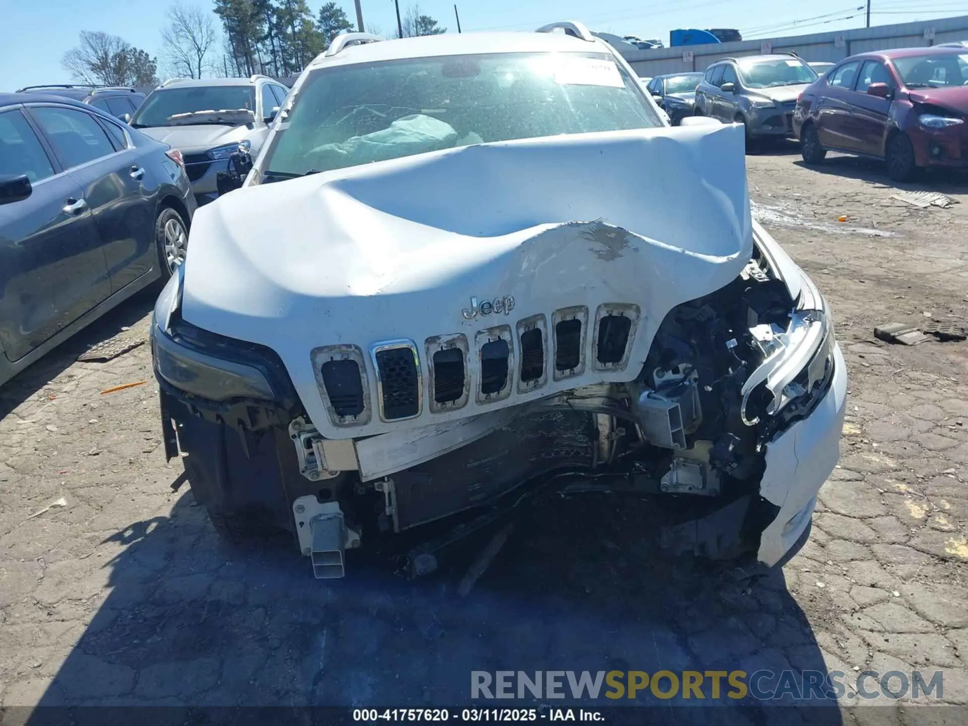 11 Photograph of a damaged car 1C4PJLDB1KD302241 JEEP CHEROKEE 2019
