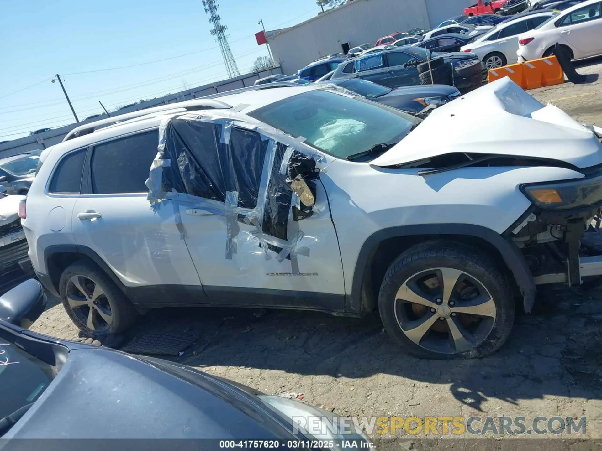 12 Photograph of a damaged car 1C4PJLDB1KD302241 JEEP CHEROKEE 2019