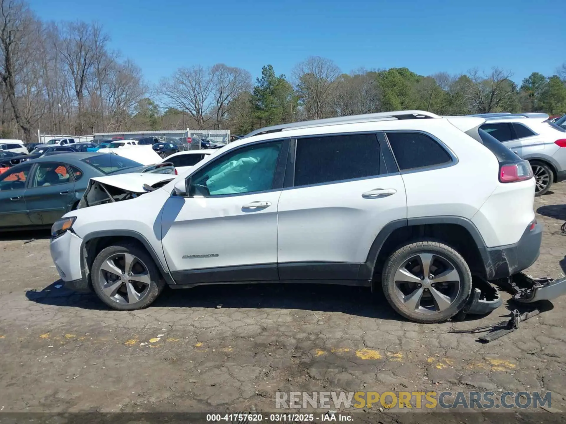13 Photograph of a damaged car 1C4PJLDB1KD302241 JEEP CHEROKEE 2019