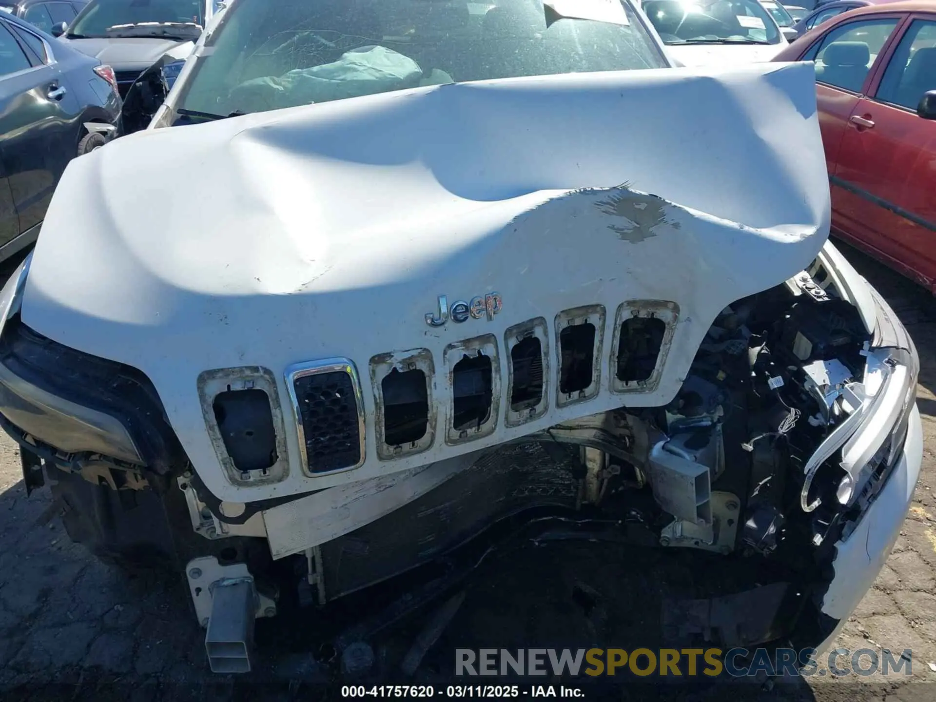 9 Photograph of a damaged car 1C4PJLDB1KD302241 JEEP CHEROKEE 2019