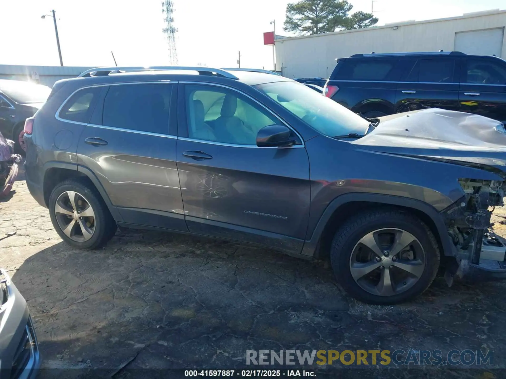 13 Фотография поврежденного автомобиля 1C4PJLDB2KD143844 JEEP CHEROKEE 2019