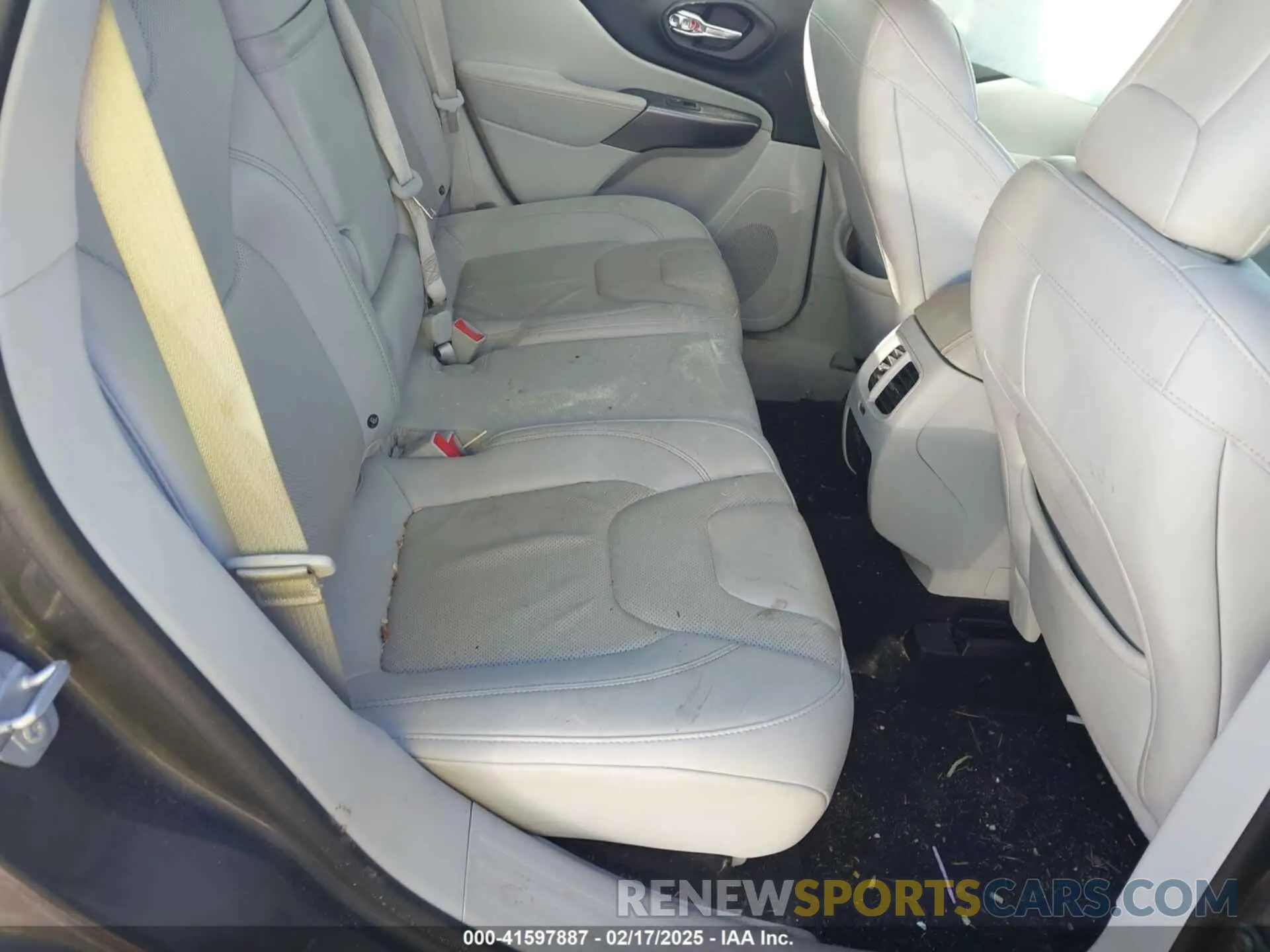 8 Фотография поврежденного автомобиля 1C4PJLDB2KD143844 JEEP CHEROKEE 2019