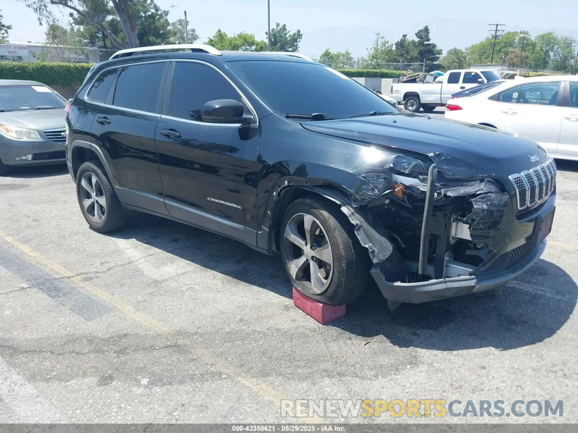 1 Фотография поврежденного автомобиля 1C4PJLDB3KD415866 JEEP CHEROKEE 2019