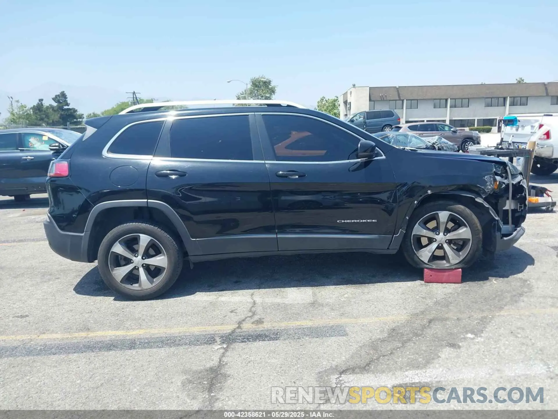 13 Фотография поврежденного автомобиля 1C4PJLDB3KD415866 JEEP CHEROKEE 2019