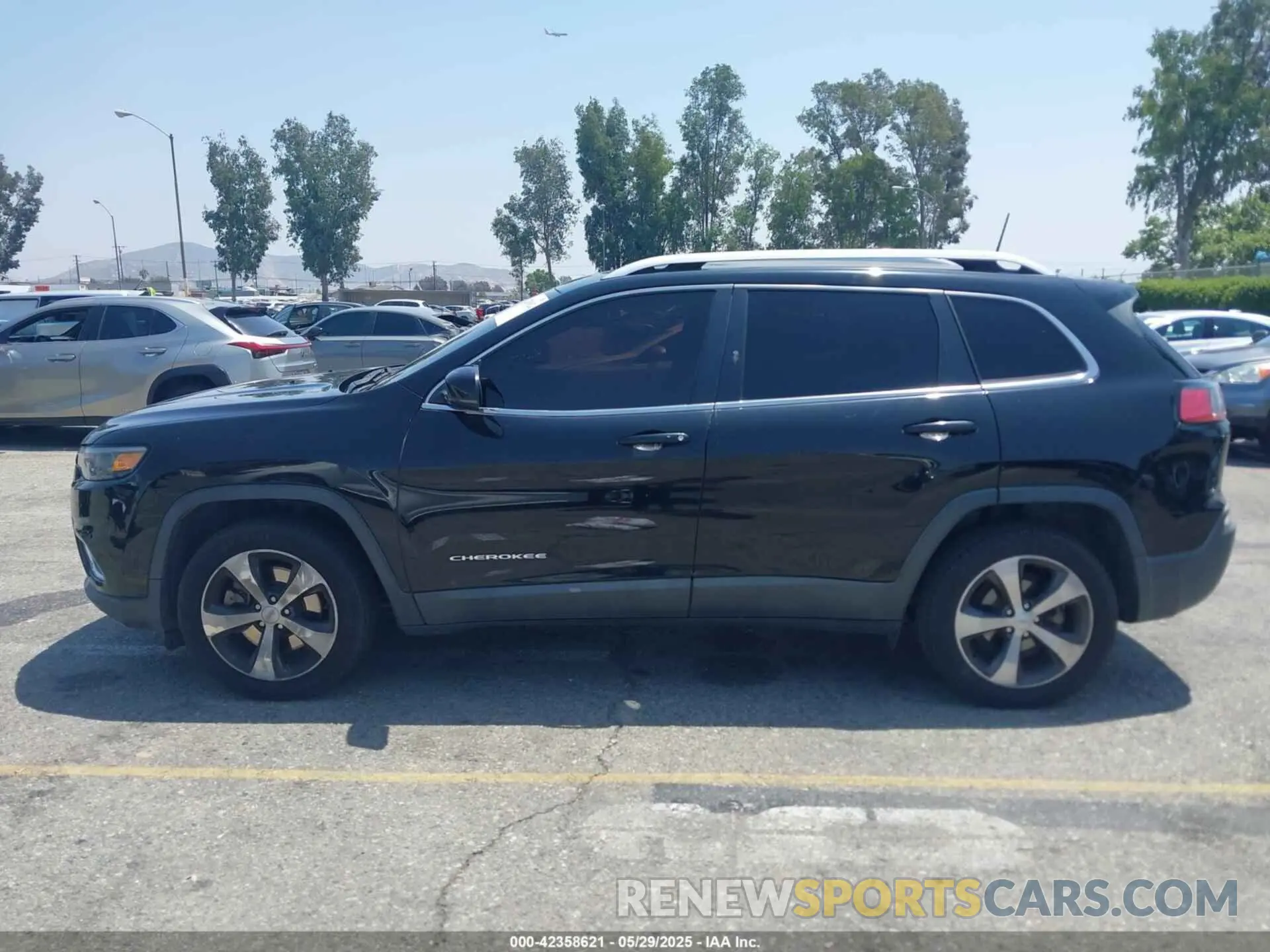 14 Фотография поврежденного автомобиля 1C4PJLDB3KD415866 JEEP CHEROKEE 2019