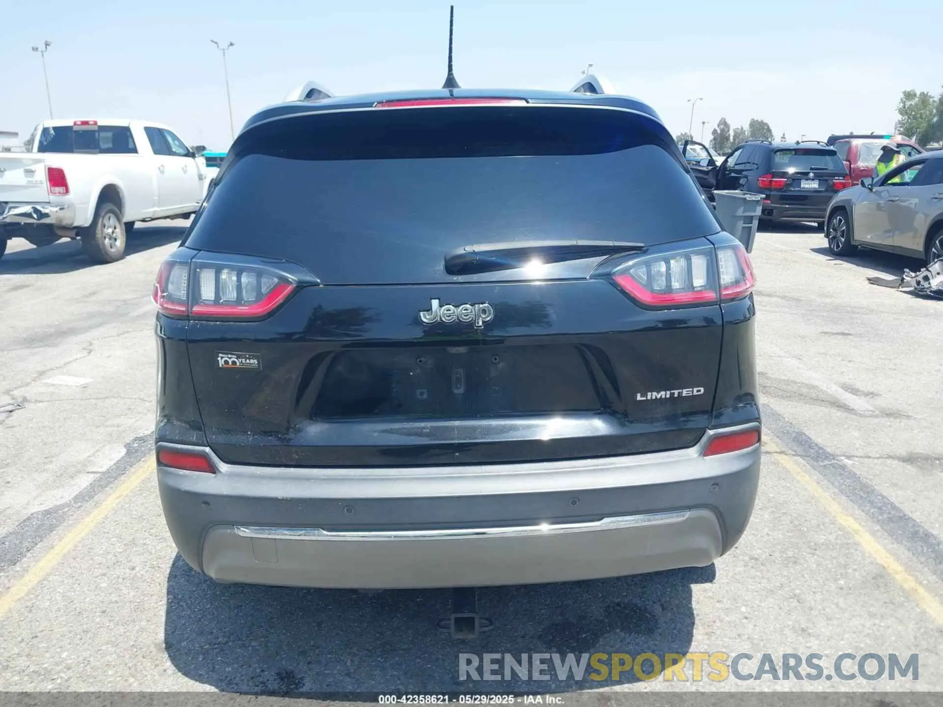 16 Фотография поврежденного автомобиля 1C4PJLDB3KD415866 JEEP CHEROKEE 2019