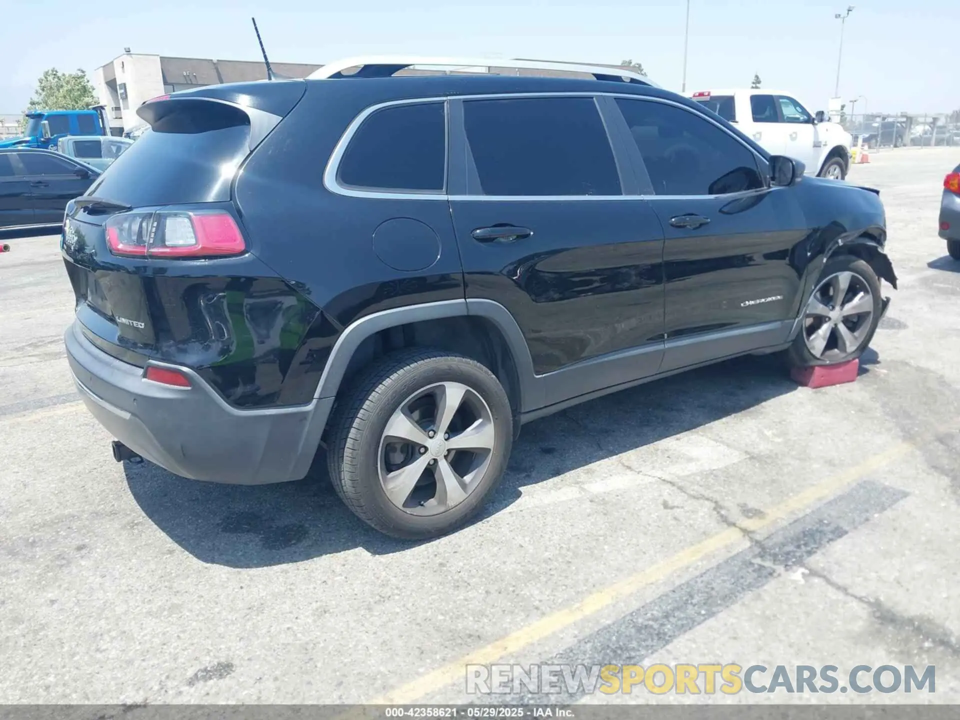 4 Фотография поврежденного автомобиля 1C4PJLDB3KD415866 JEEP CHEROKEE 2019