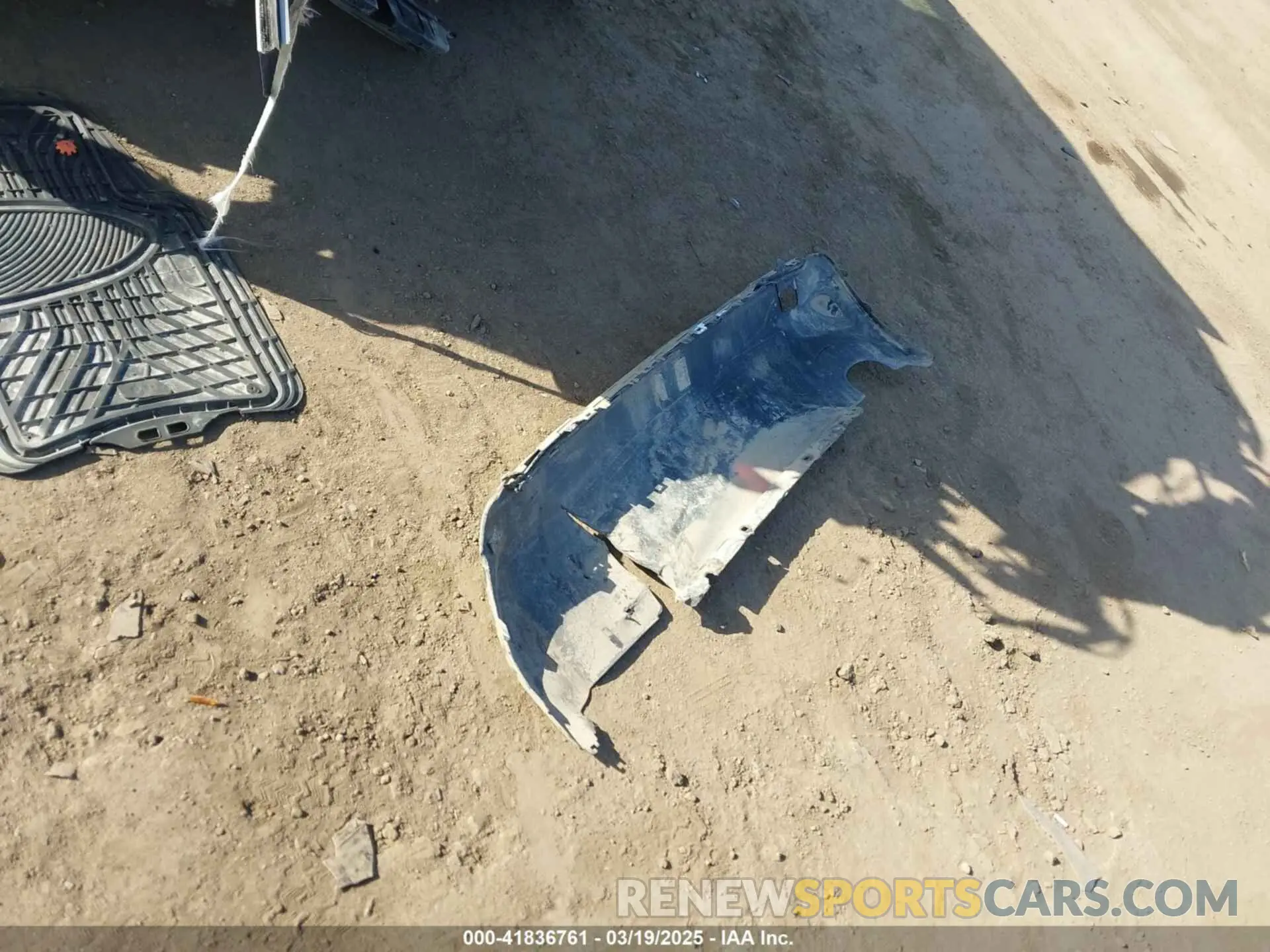 12 Photograph of a damaged car 1C4PJLDB4KD172228 JEEP CHEROKEE 2019