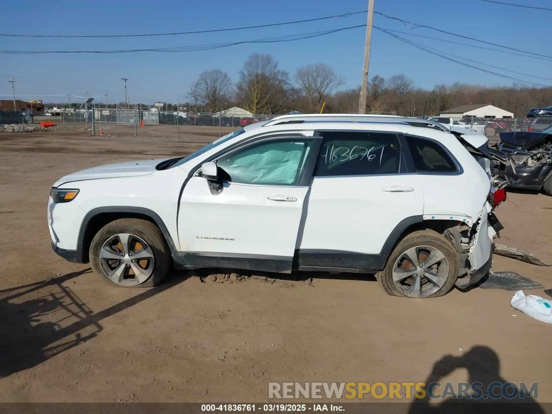 15 Photograph of a damaged car 1C4PJLDB4KD172228 JEEP CHEROKEE 2019