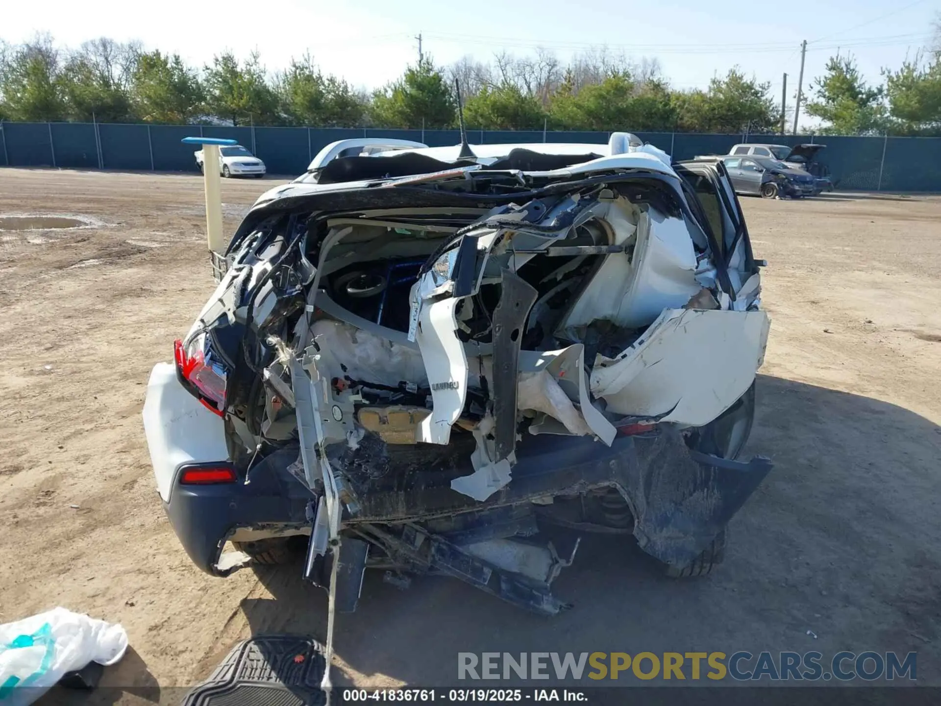 17 Photograph of a damaged car 1C4PJLDB4KD172228 JEEP CHEROKEE 2019