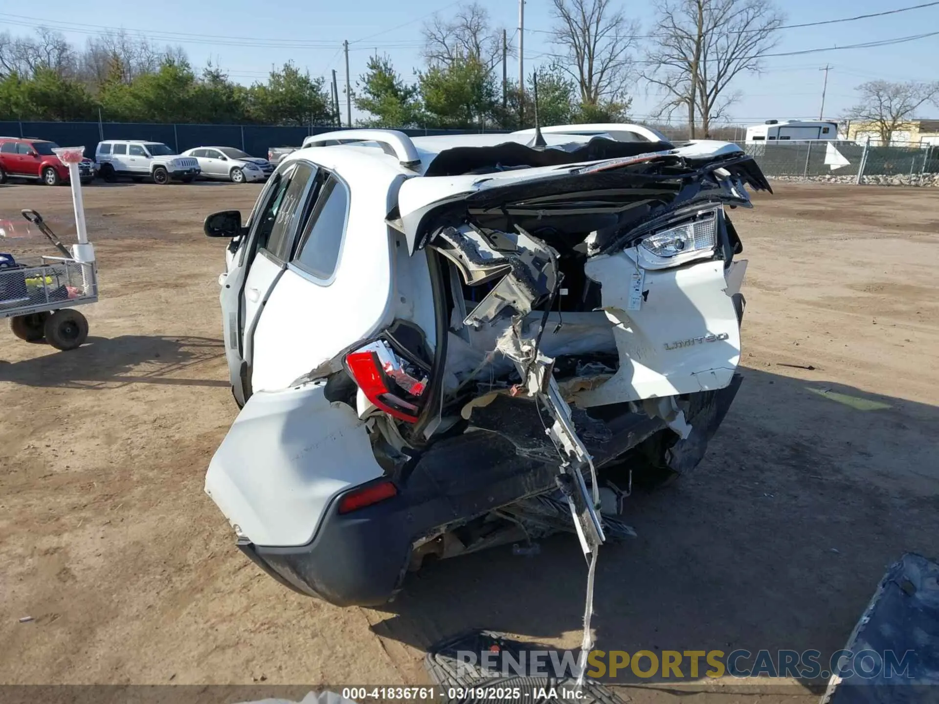 3 Photograph of a damaged car 1C4PJLDB4KD172228 JEEP CHEROKEE 2019