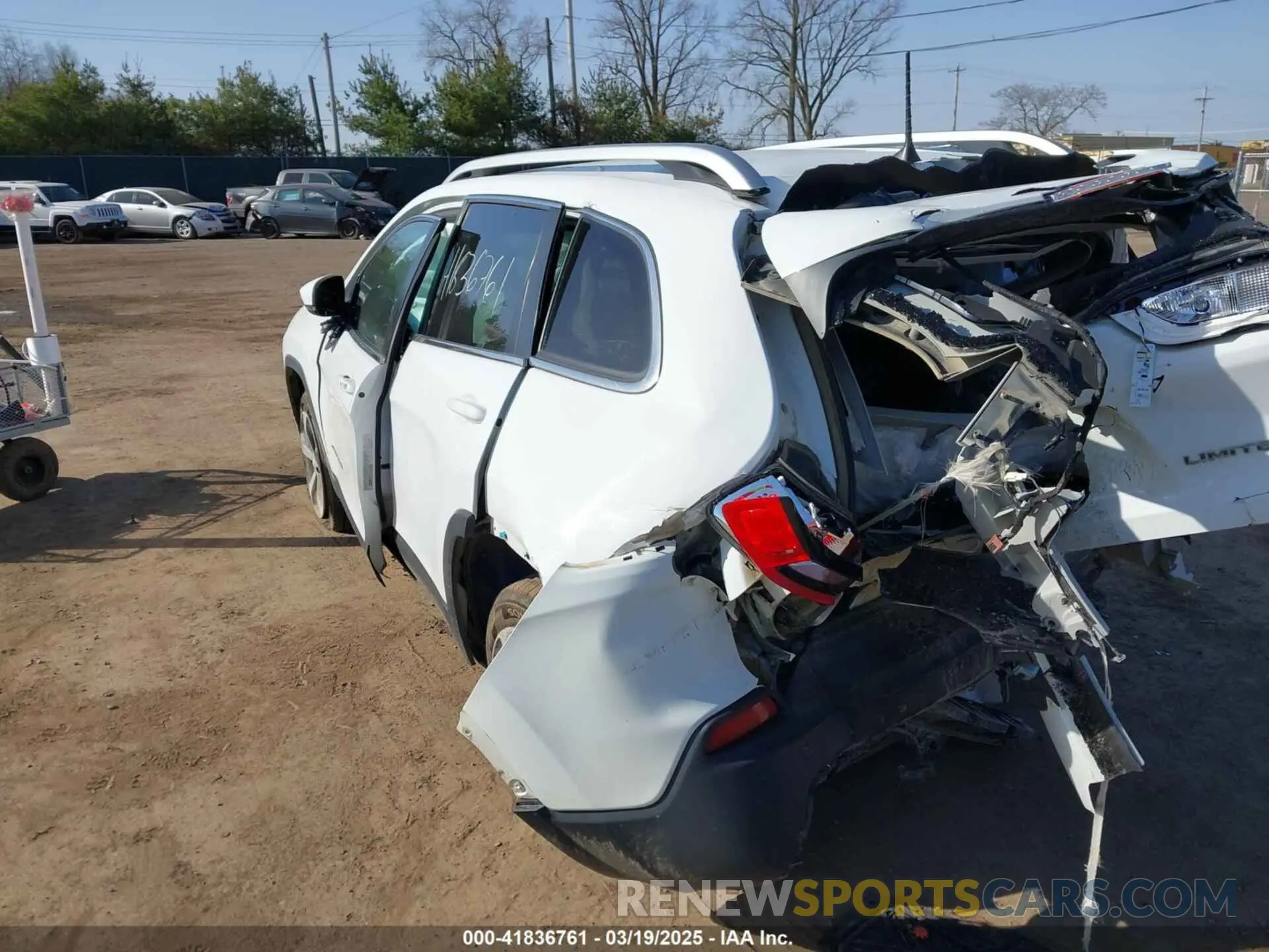 6 Photograph of a damaged car 1C4PJLDB4KD172228 JEEP CHEROKEE 2019