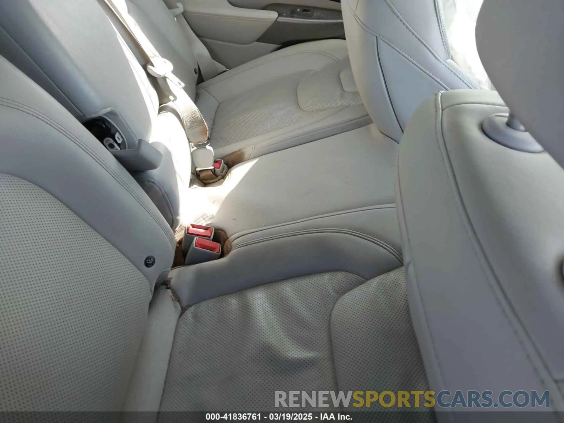 8 Photograph of a damaged car 1C4PJLDB4KD172228 JEEP CHEROKEE 2019