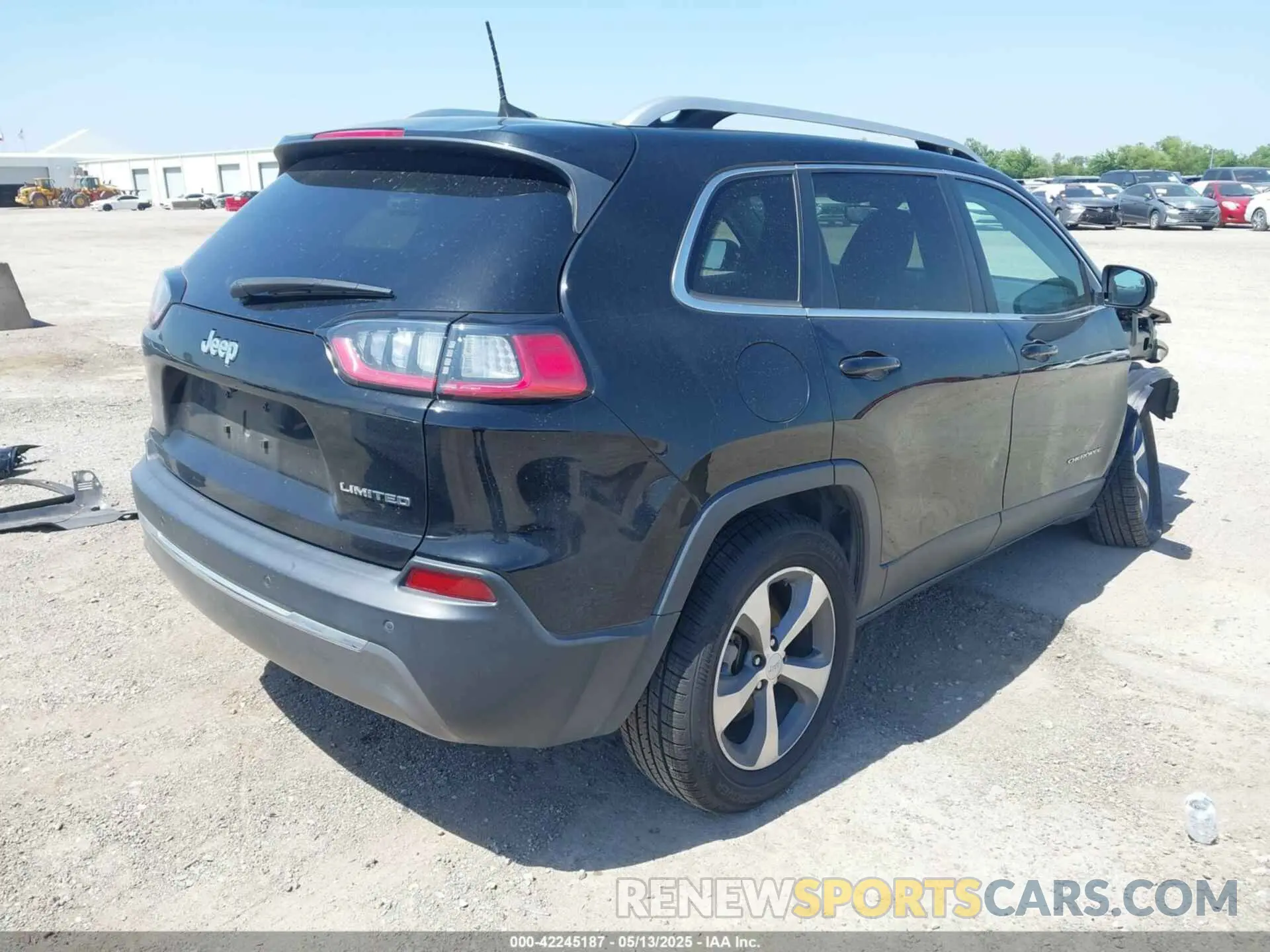 4 Photograph of a damaged car 1C4PJLDB5KD469816 JEEP CHEROKEE 2019