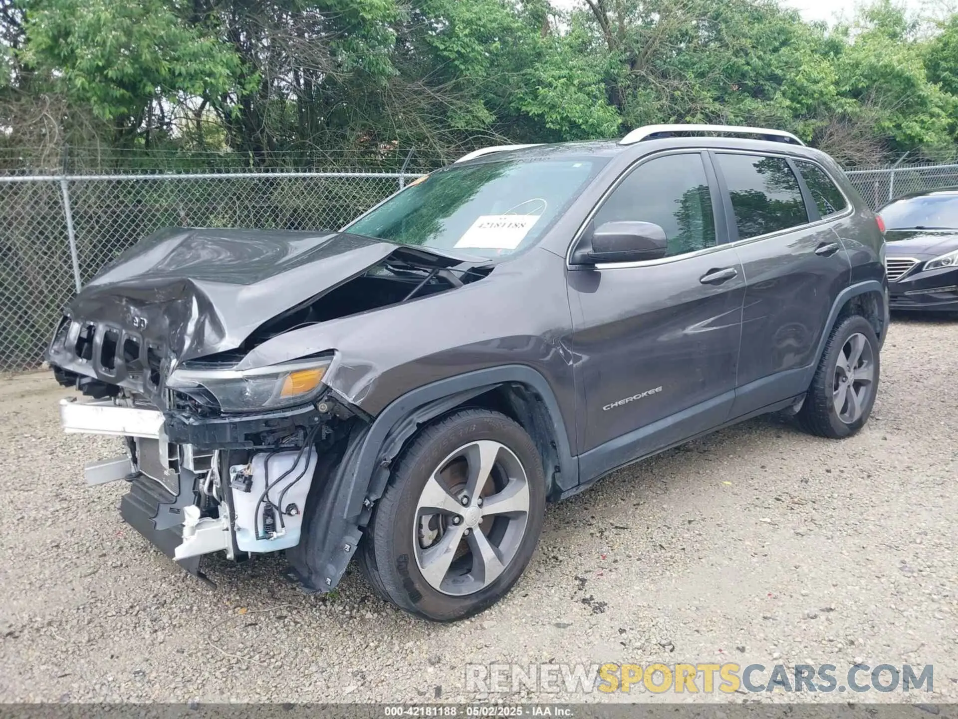 2 Фотография поврежденного автомобиля 1C4PJLDB8KD144495 JEEP CHEROKEE 2019