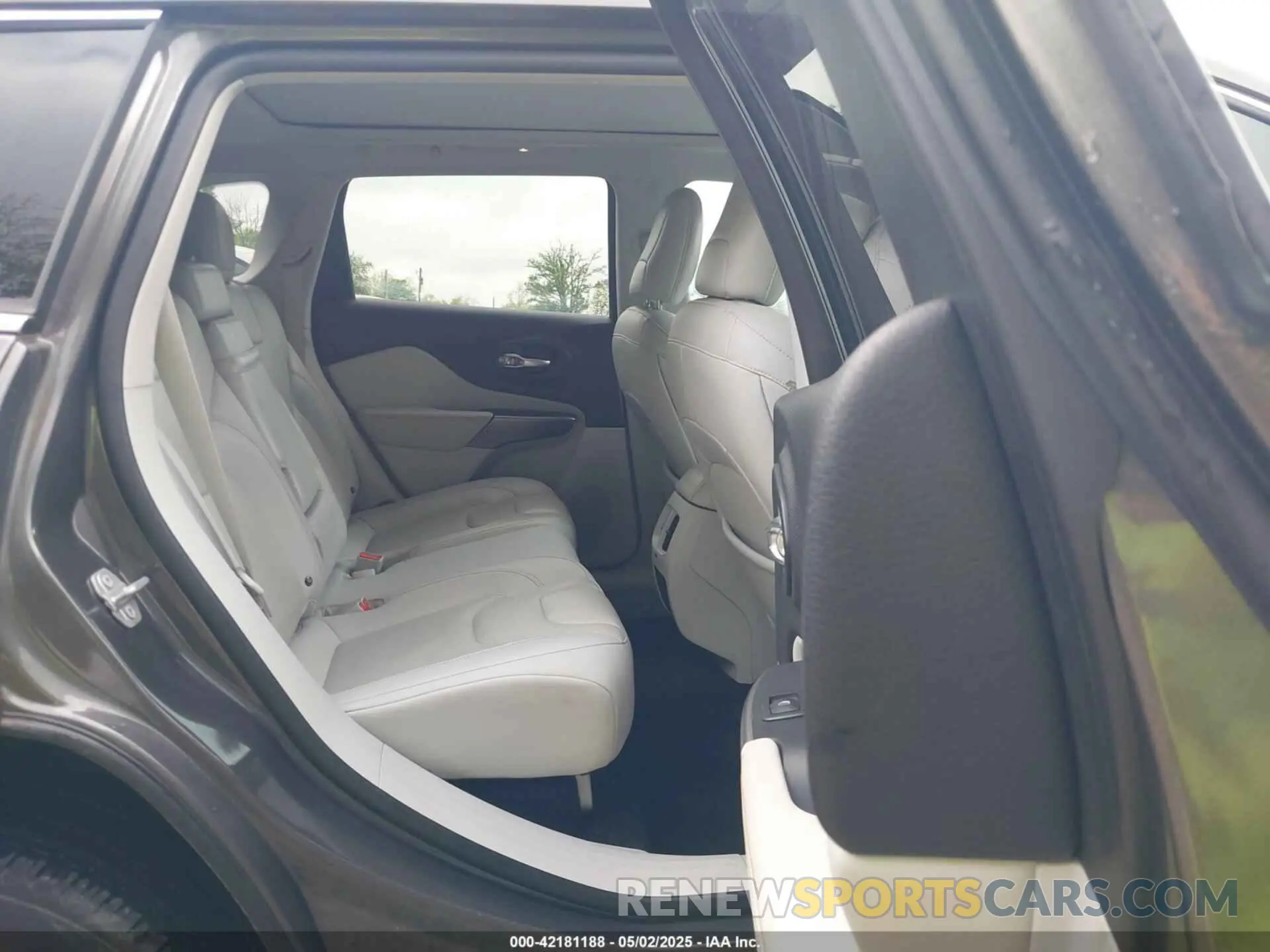 8 Фотография поврежденного автомобиля 1C4PJLDB8KD144495 JEEP CHEROKEE 2019