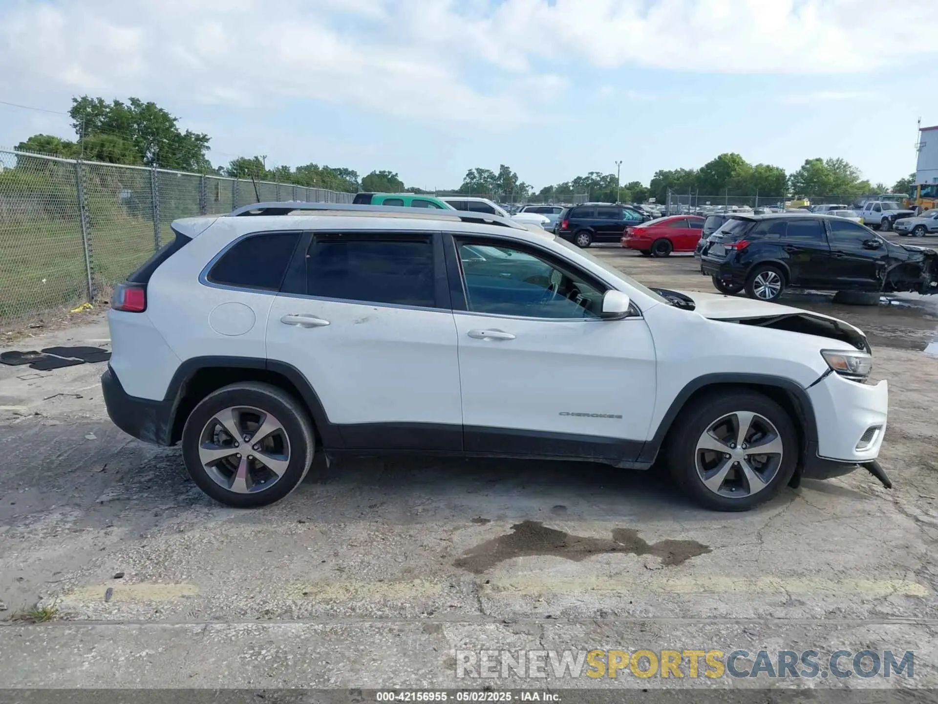 12 Photograph of a damaged car 1C4PJLDB9KD381271 JEEP CHEROKEE 2019