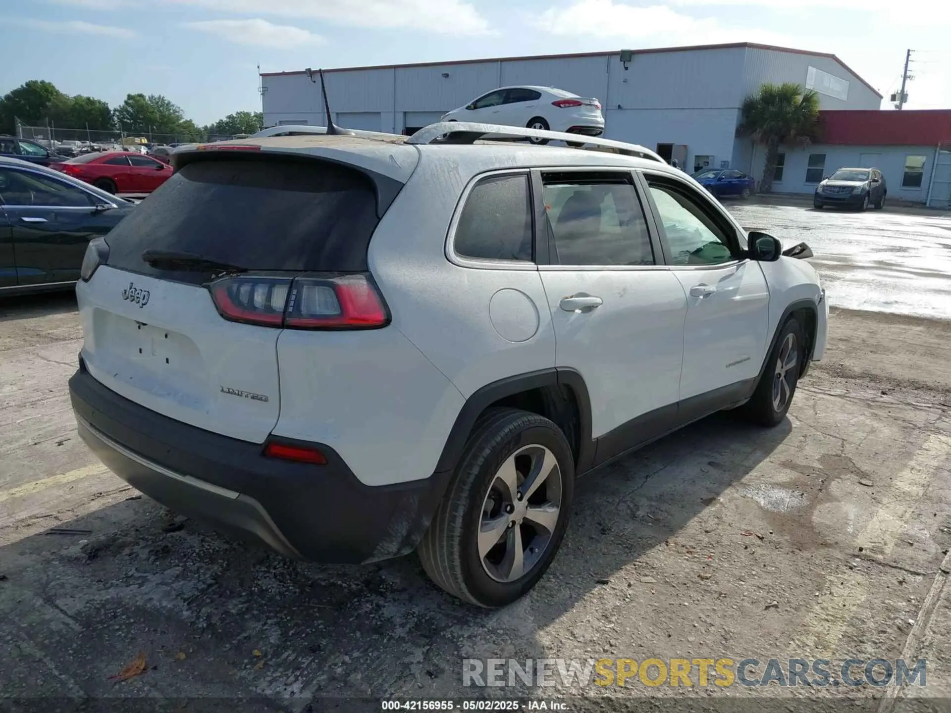4 Photograph of a damaged car 1C4PJLDB9KD381271 JEEP CHEROKEE 2019