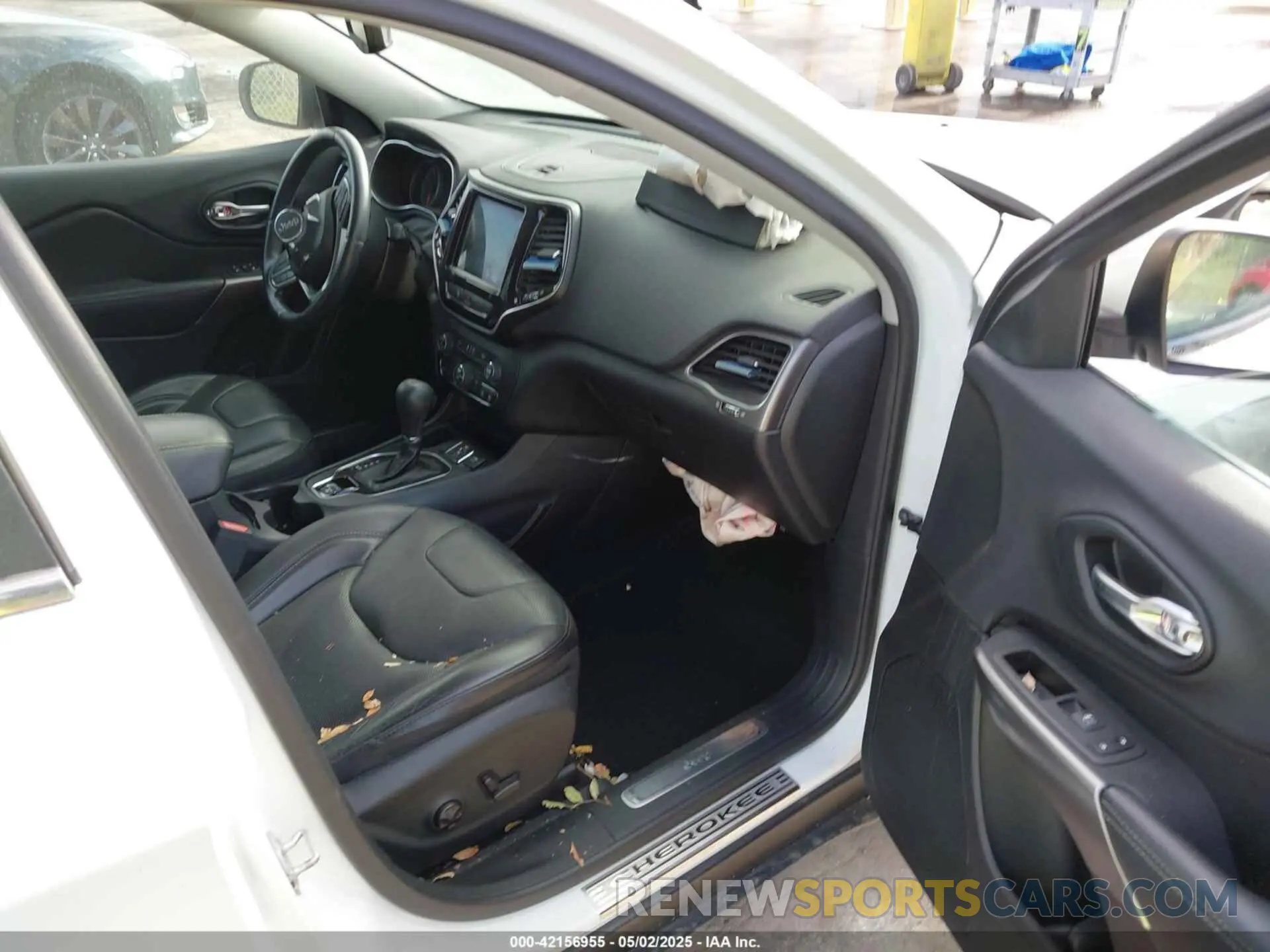 5 Photograph of a damaged car 1C4PJLDB9KD381271 JEEP CHEROKEE 2019