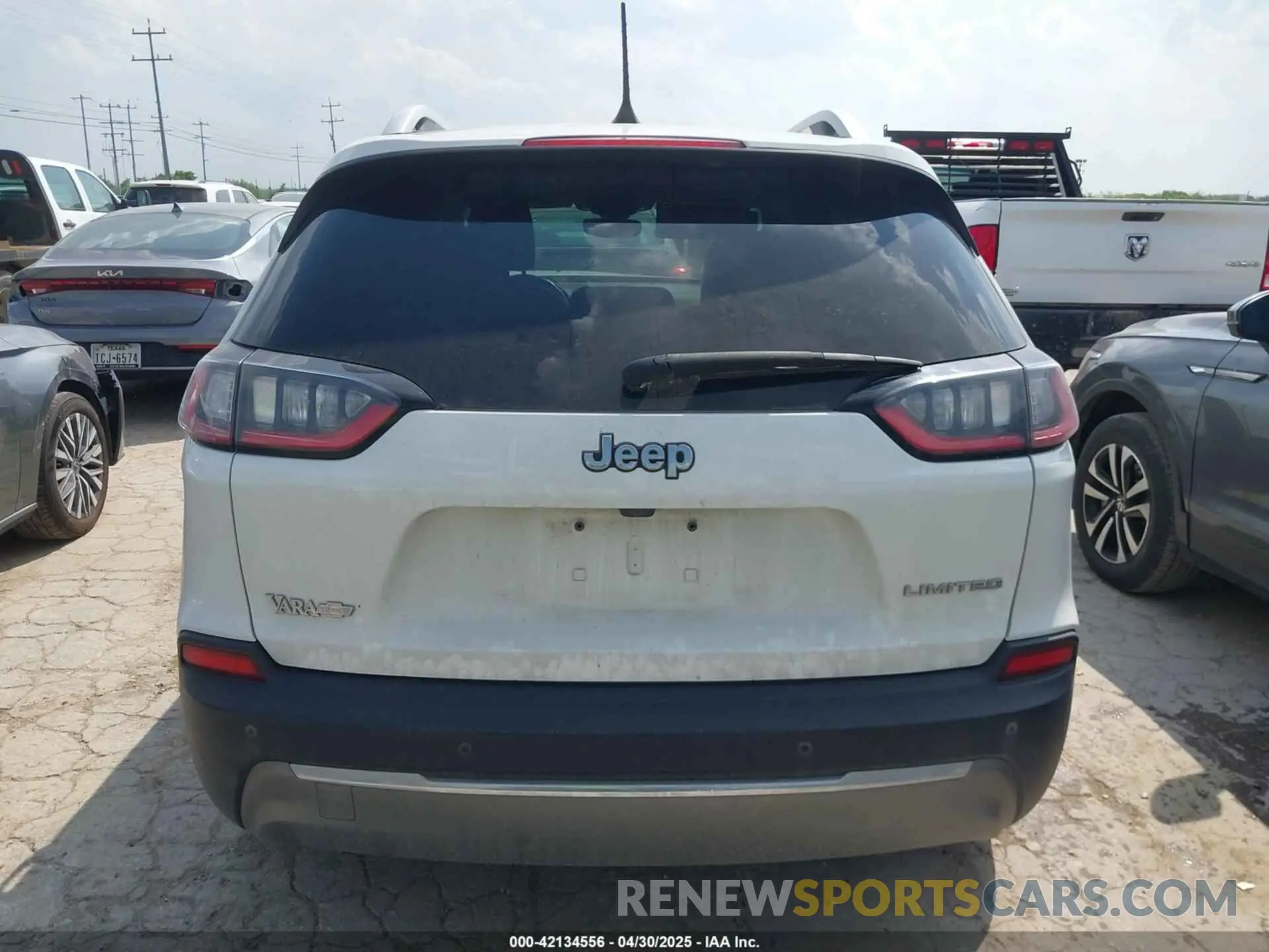 16 Photograph of a damaged car 1C4PJLDB9KD416231 JEEP CHEROKEE 2019