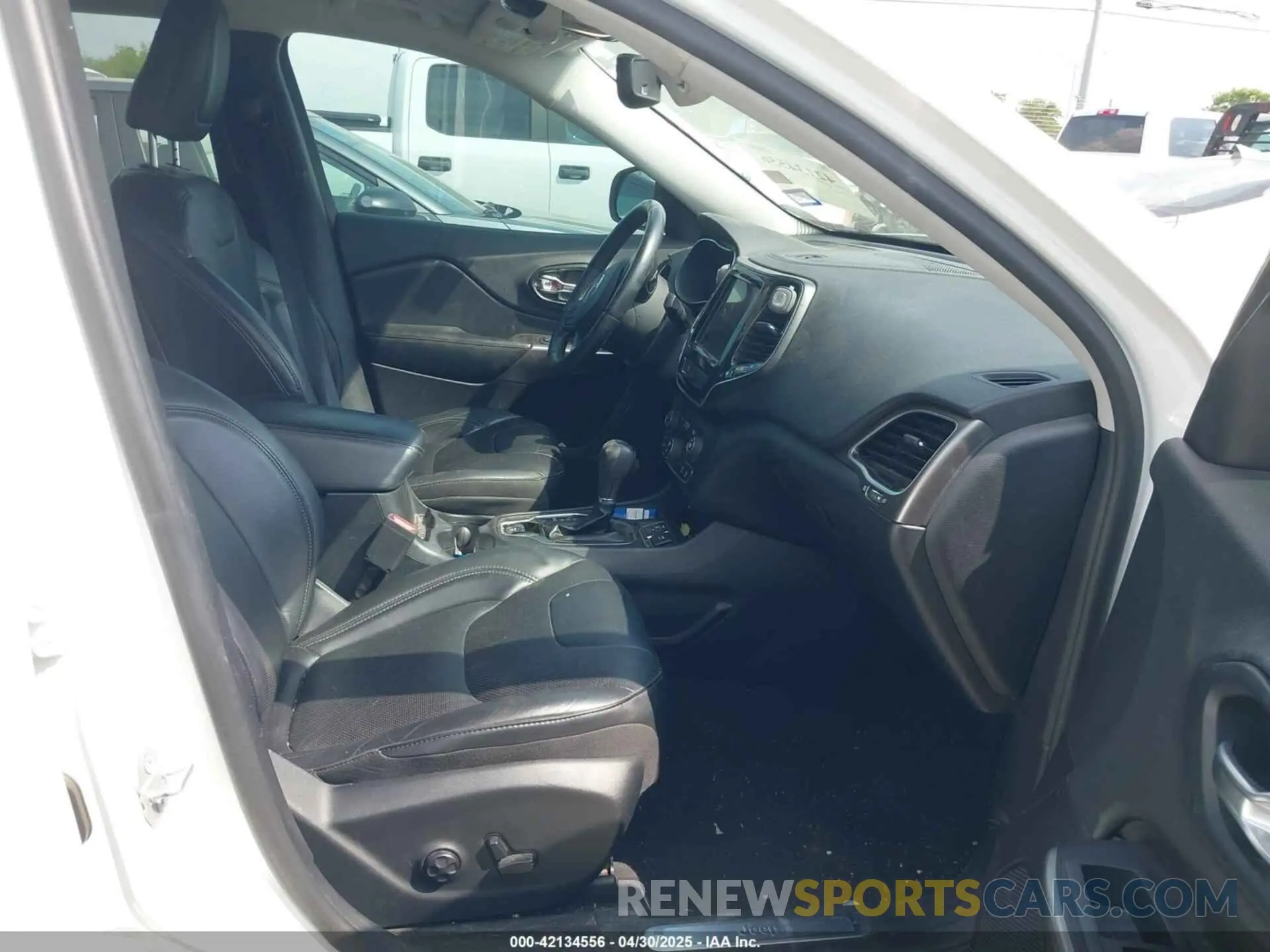 5 Photograph of a damaged car 1C4PJLDB9KD416231 JEEP CHEROKEE 2019