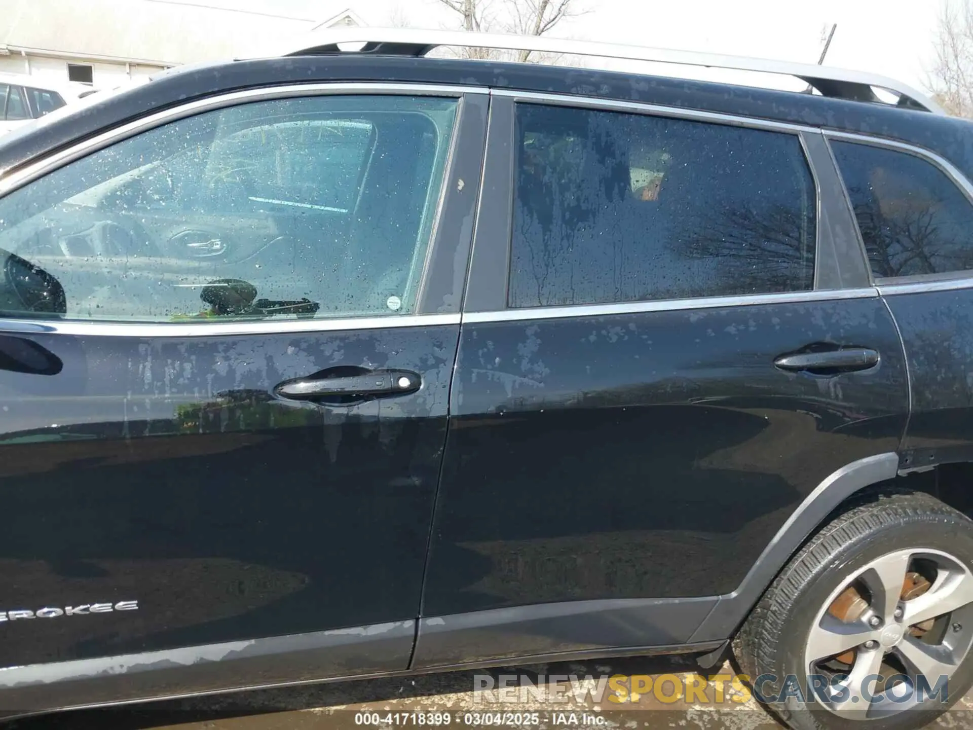 15 Photograph of a damaged car 1C4PJLDBXKD433958 JEEP CHEROKEE 2019