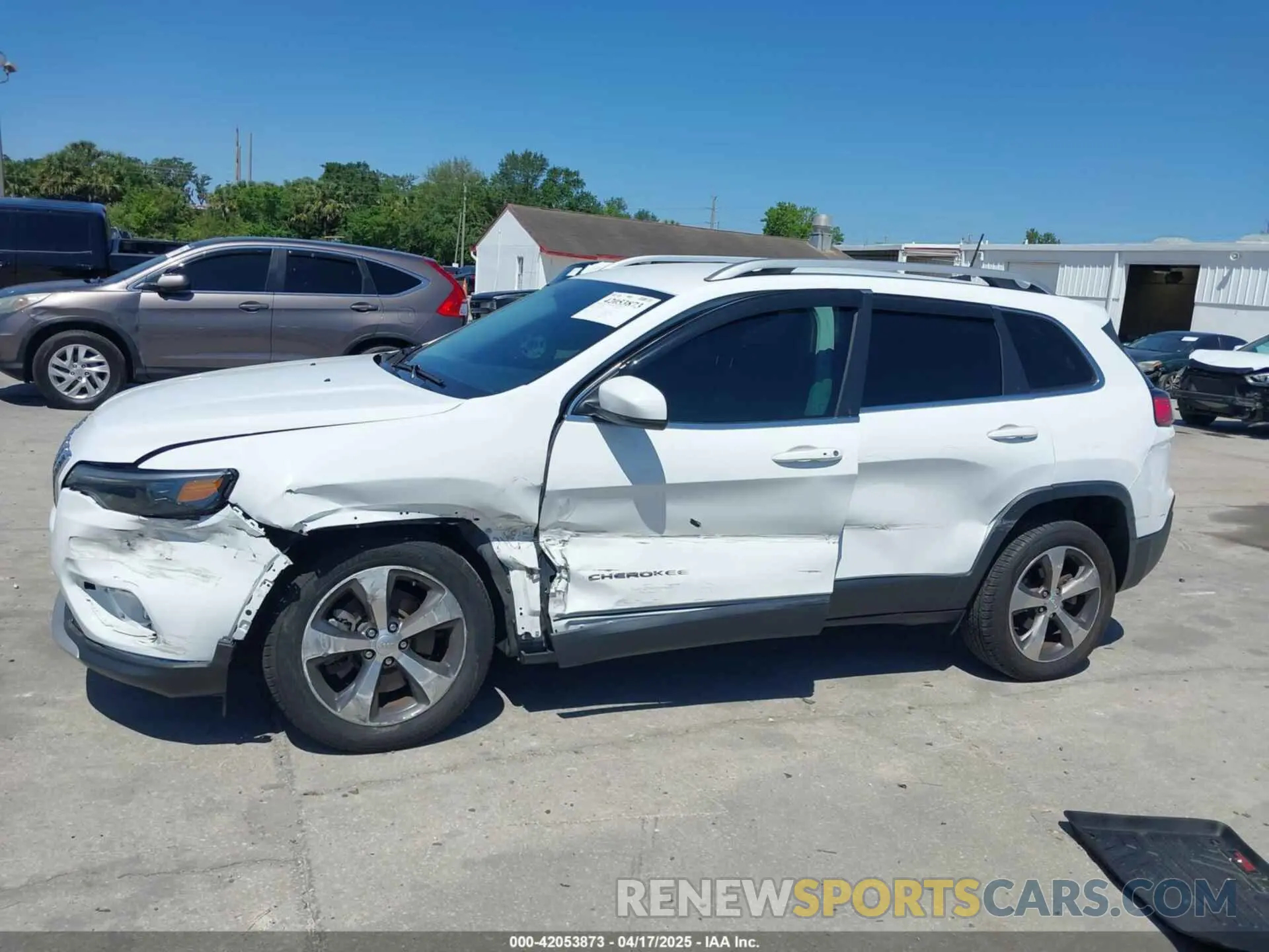 13 Photograph of a damaged car 1C4PJLDBXKD488264 JEEP CHEROKEE 2019