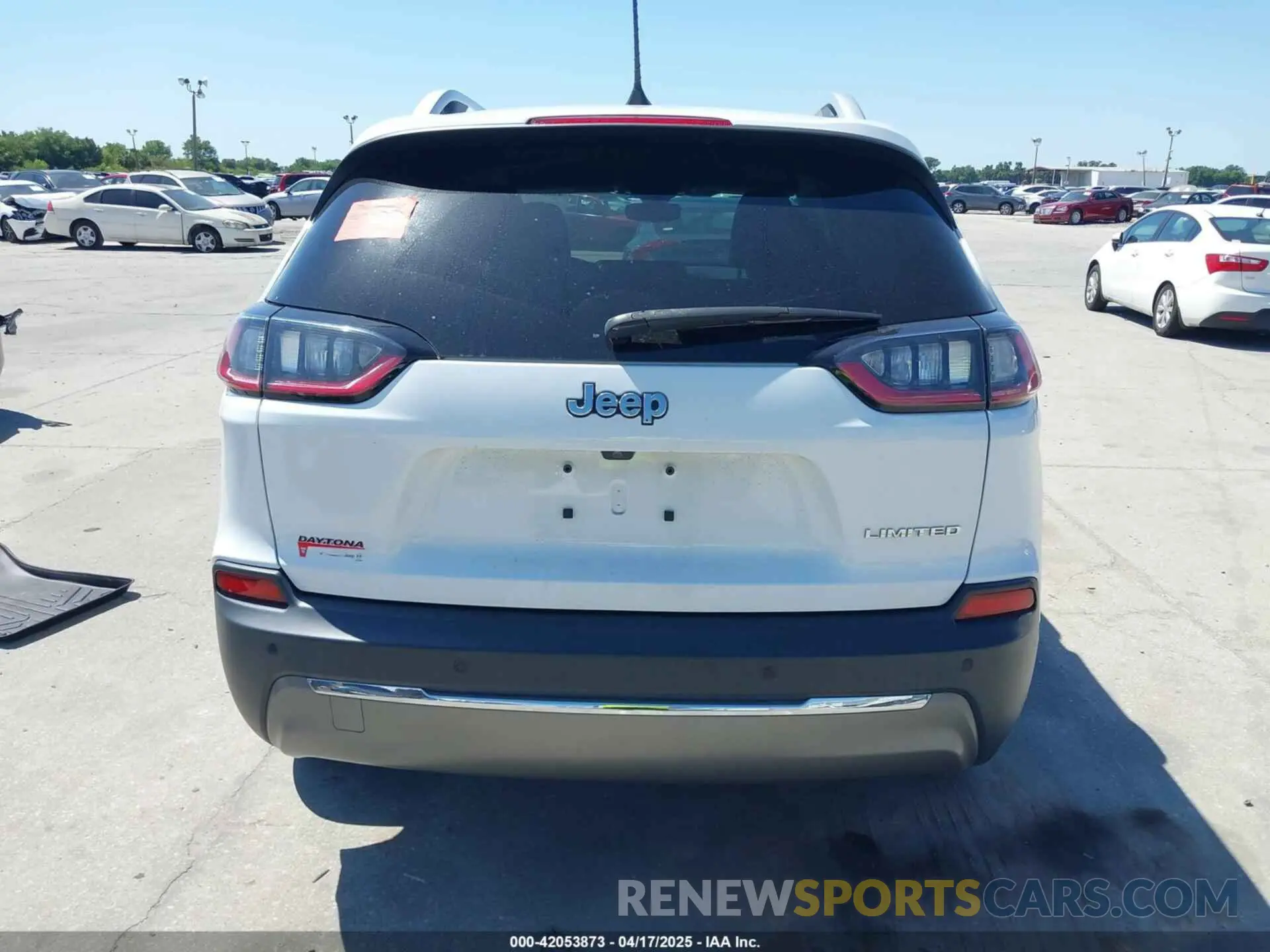 15 Photograph of a damaged car 1C4PJLDBXKD488264 JEEP CHEROKEE 2019