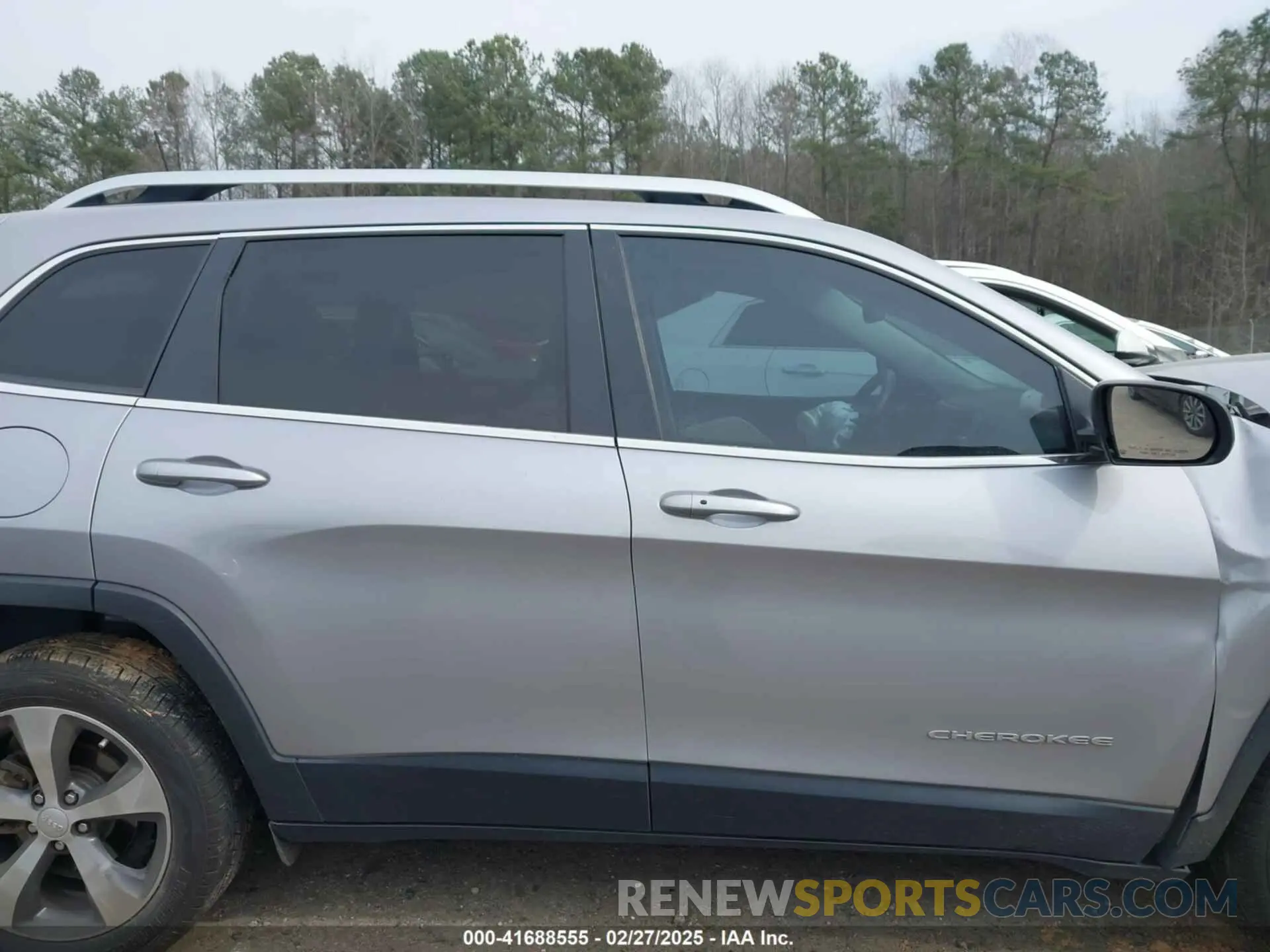 13 Photograph of a damaged car 1C4PJLDN0KD300846 JEEP CHEROKEE 2019